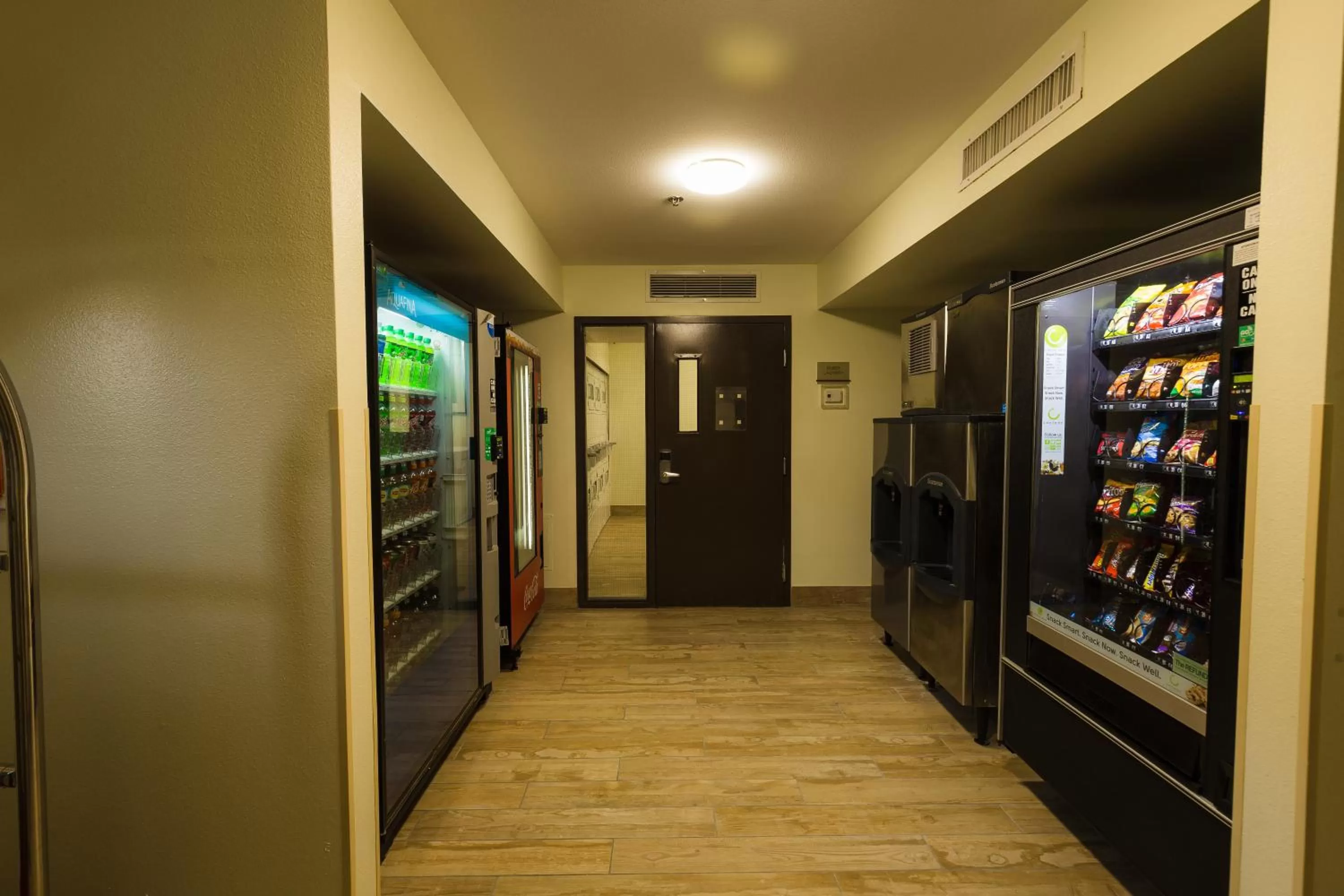 Food and drinks in Hawthorn Extended Stay by Wyndham Saint Robert