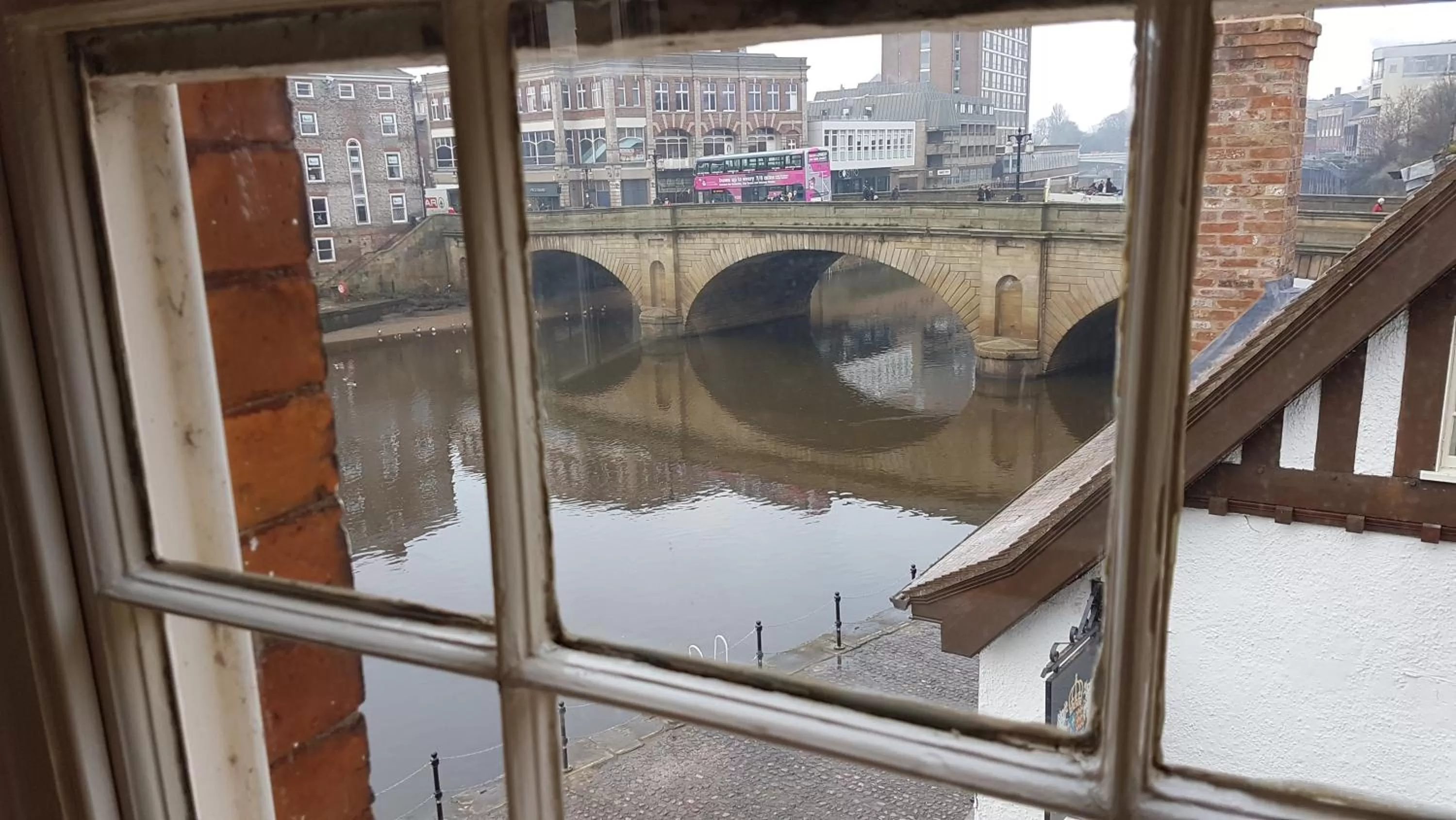 Standard  Room with Partial River View in Lil's On The Waterfront