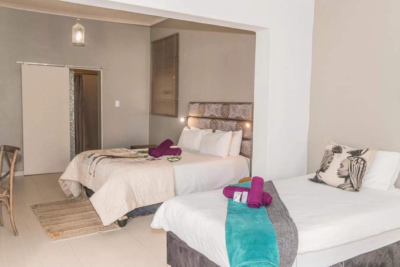 Bed in Out of Africa Town Lodge