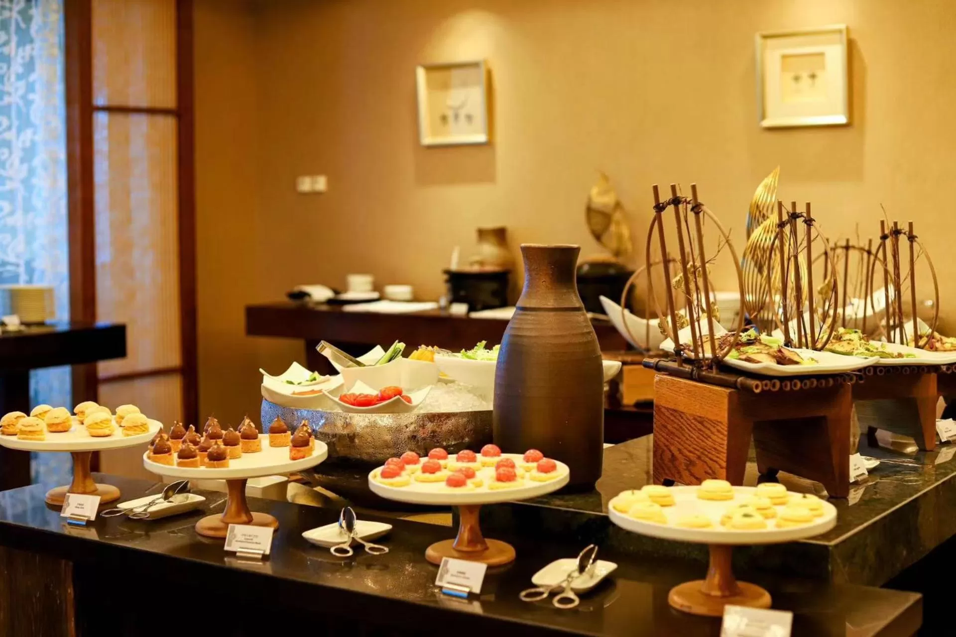 Food and drinks in The Ritz-Carlton Sanya, Yalong Bay