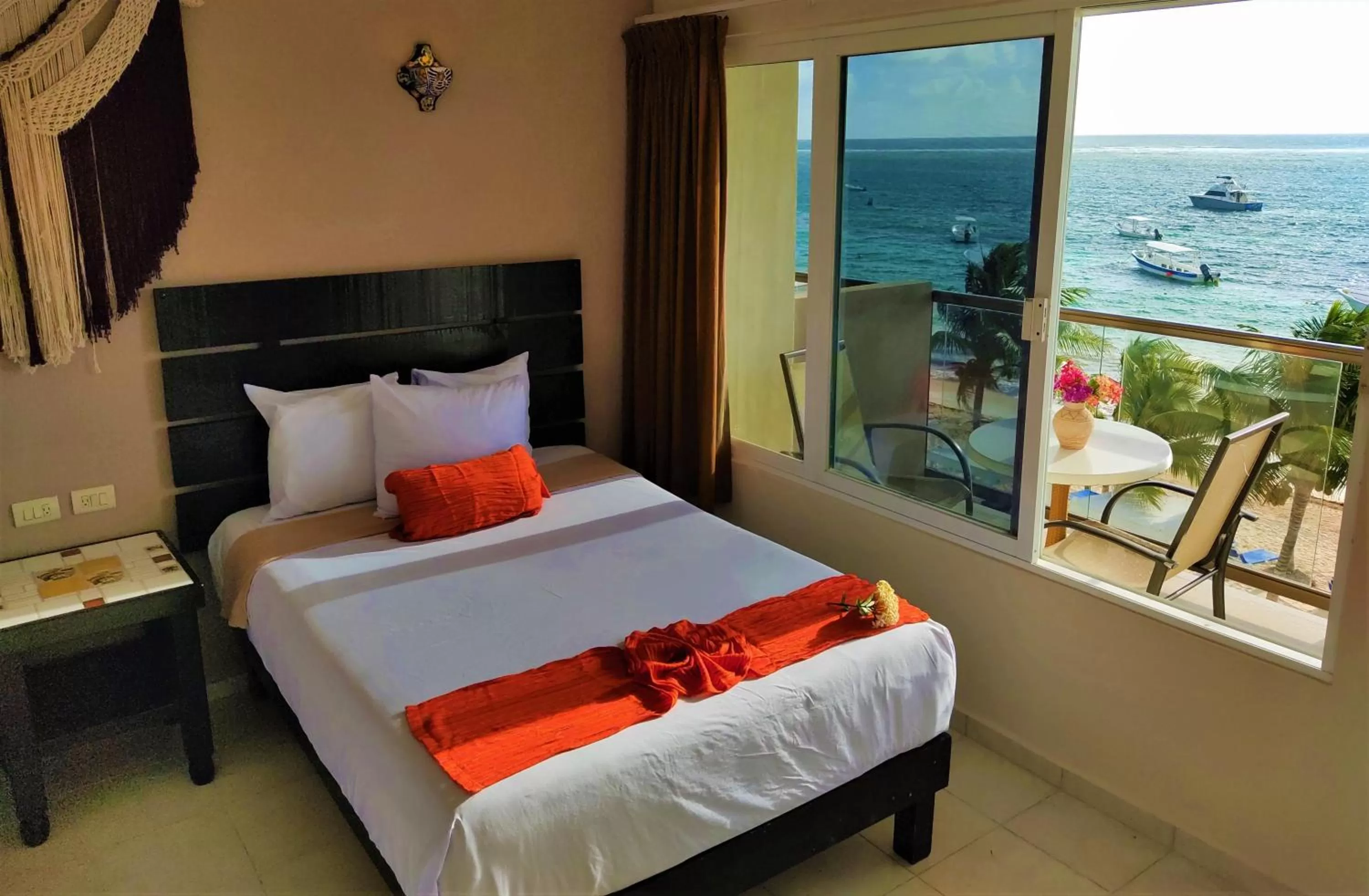 Sea view, Bed in Hacienda Morelos Beachfront Hotel