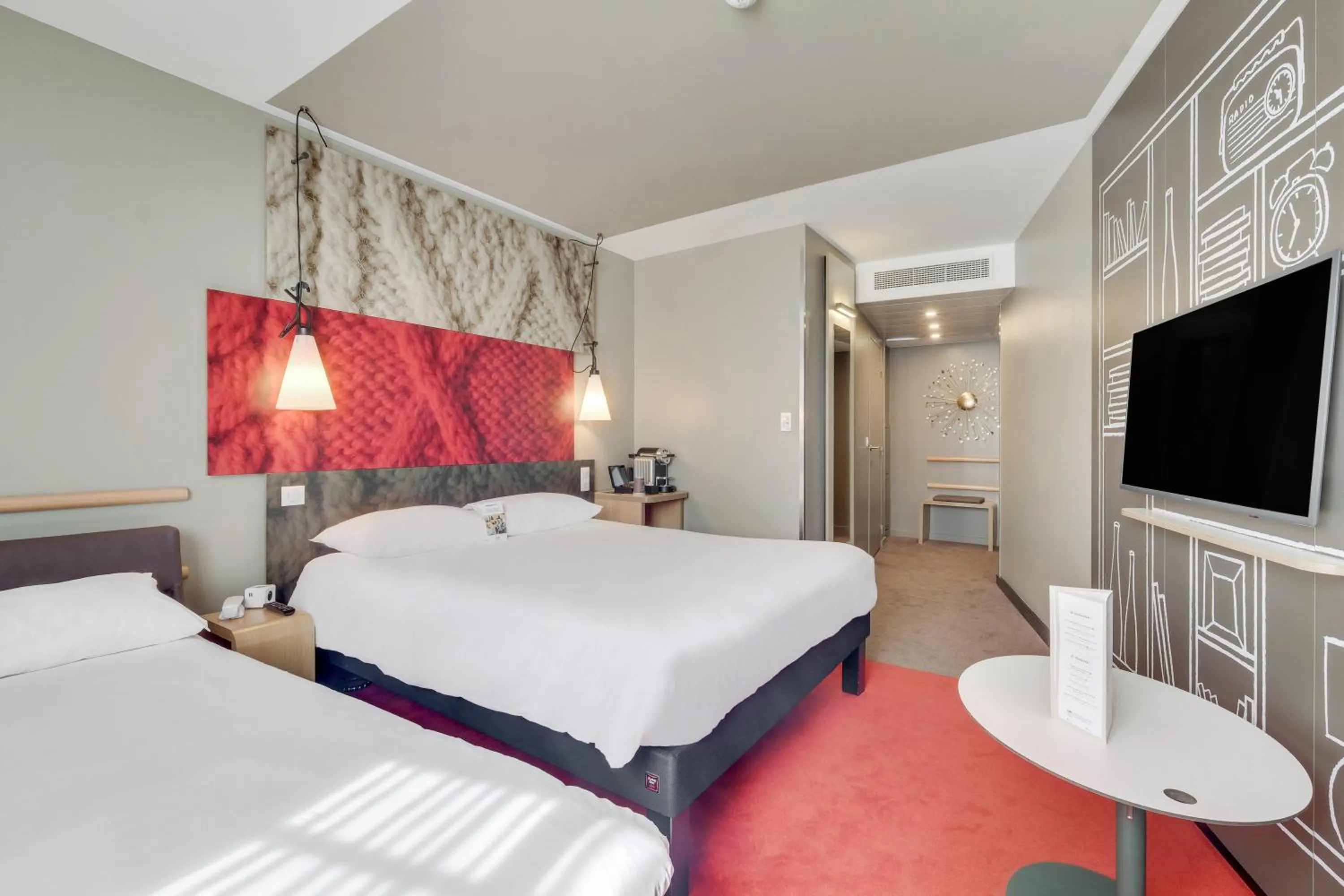 Bed in ibis Saint Germain en Laye Centre
