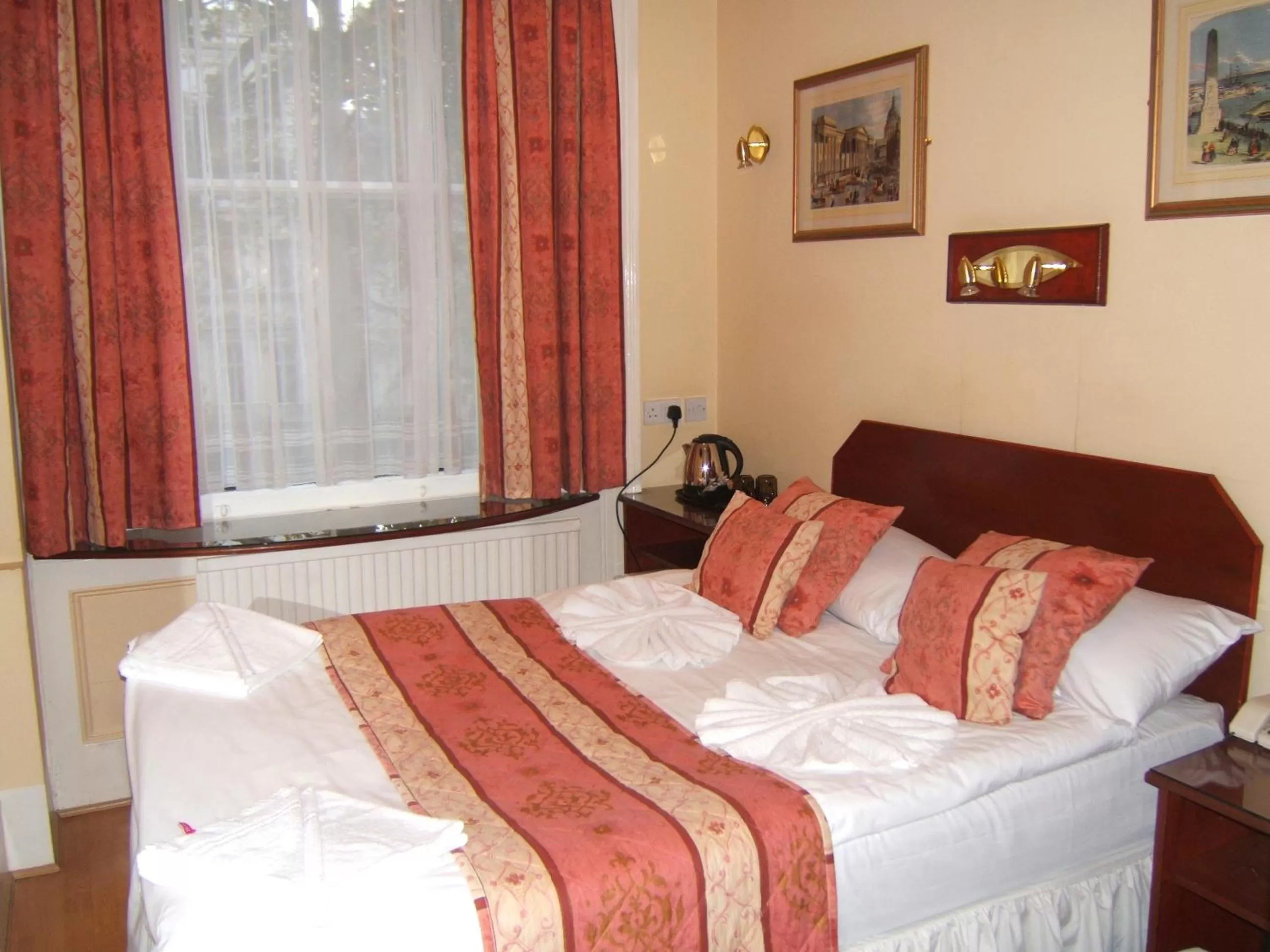 Bedroom, Bed in Shakespeare Hotel