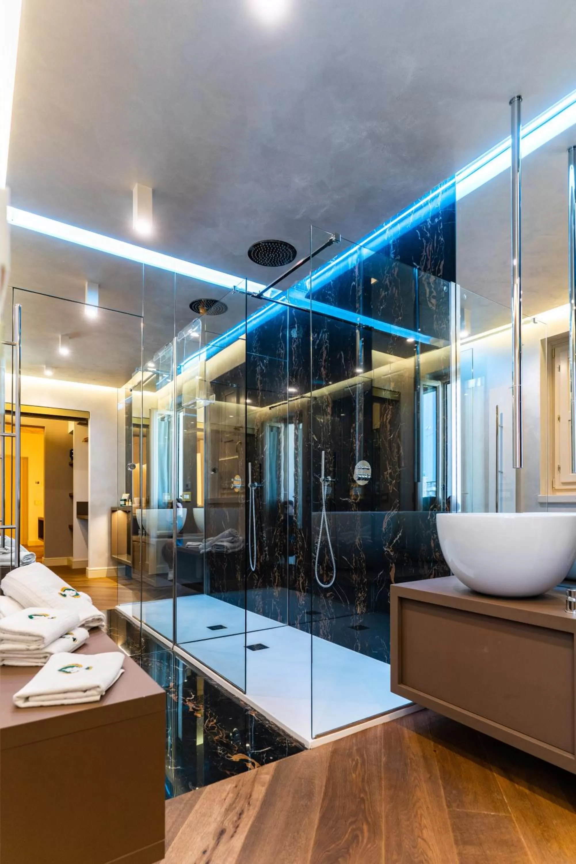 Shower in Palazzo Scotto