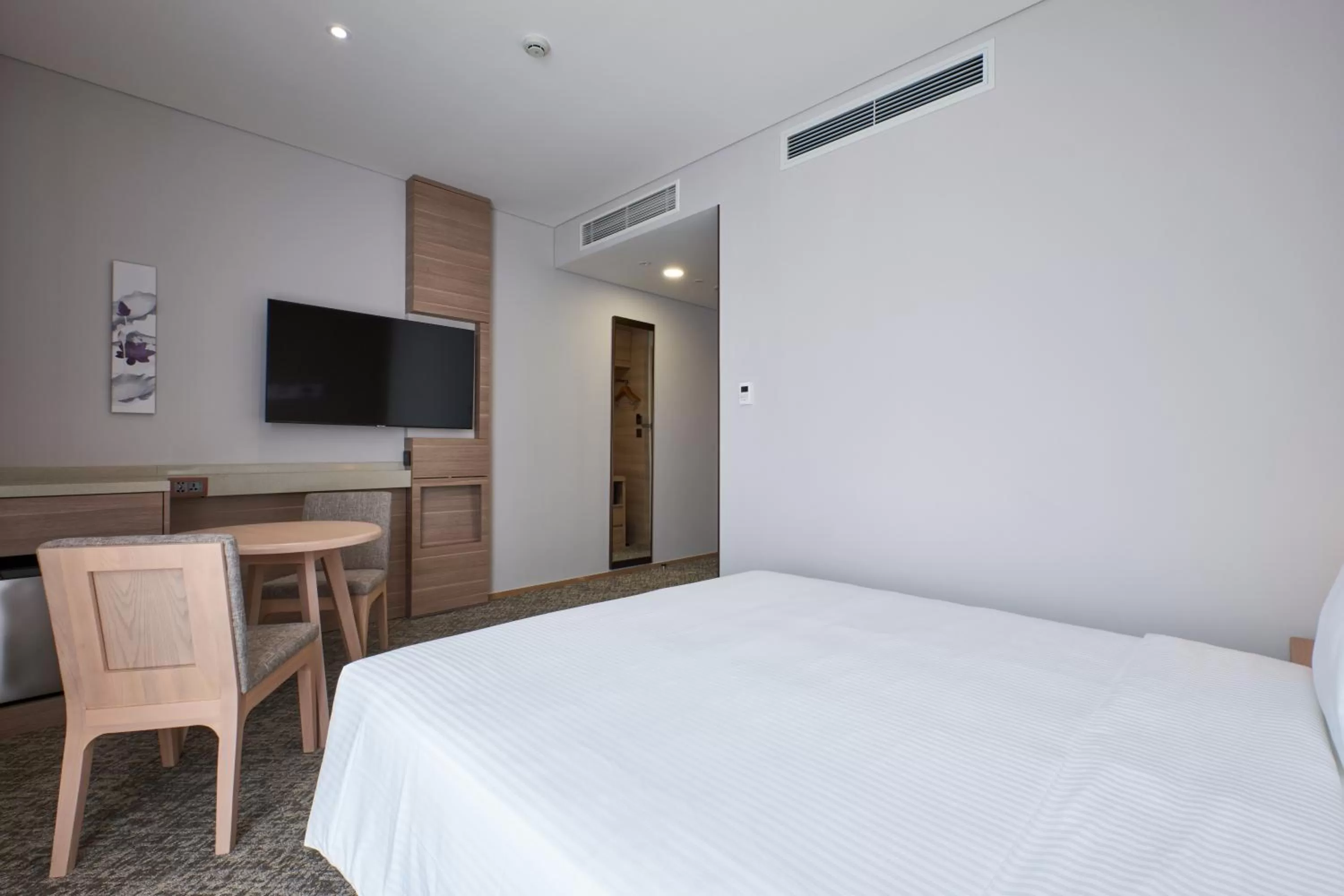 Photo of the whole room, Bed in Sotetsu Grand Fresa Saigon