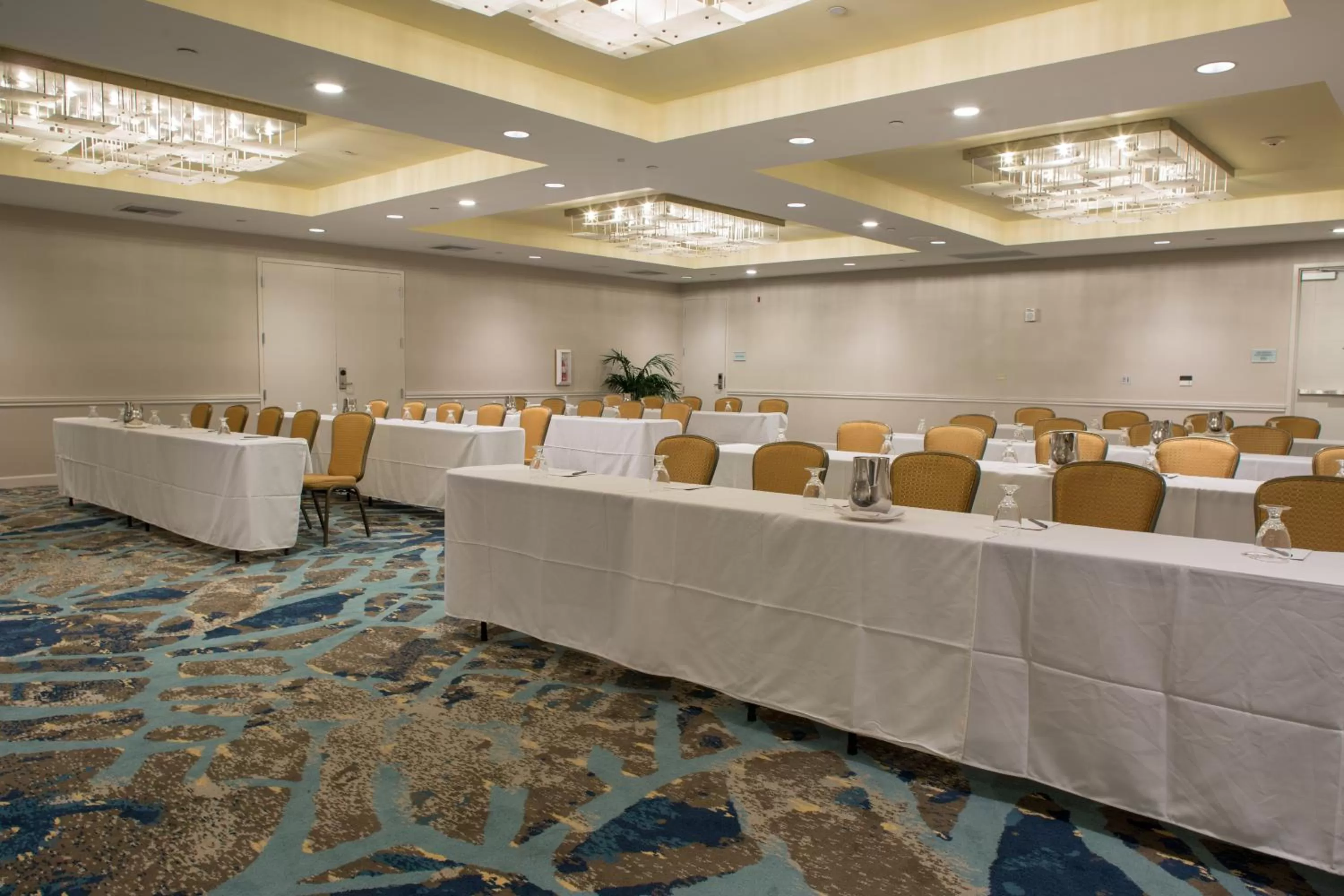 Banquet/Function facilities in Crowne Plaza Ventura Beach by IHG