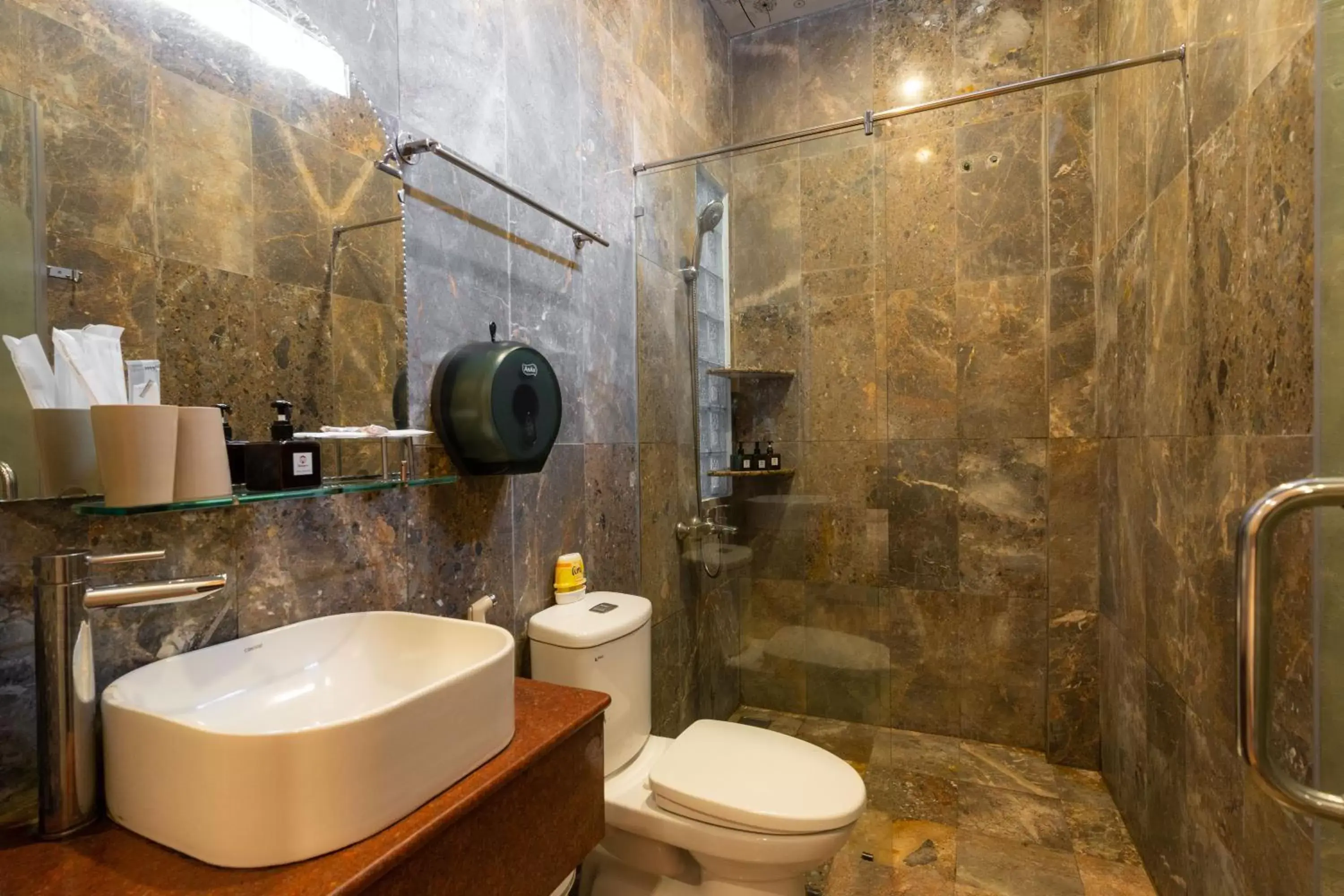 Family Room with Balcony in Hoa My II Hotel Family Room with Balcony in Hoa My II Hotel