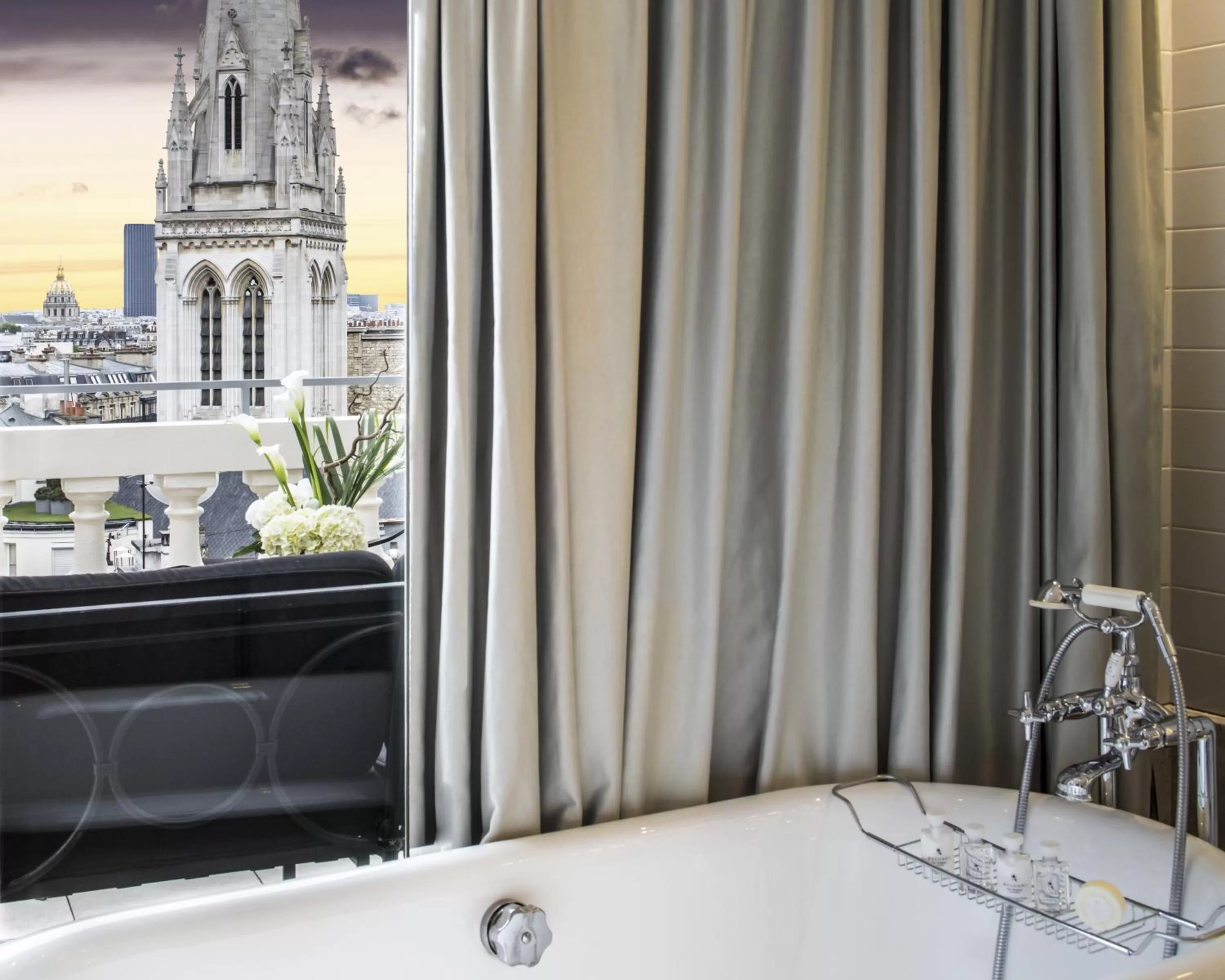 Bathroom in Hotel De Sers Champs Elysees