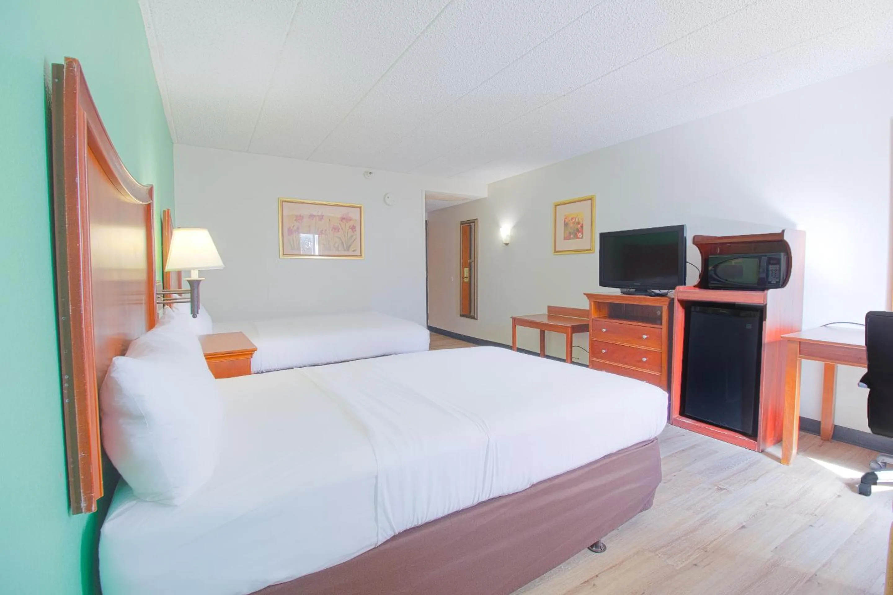 Double Room with Two Double Beds in Tulsa Square Hotel Central, I-44 By OYO