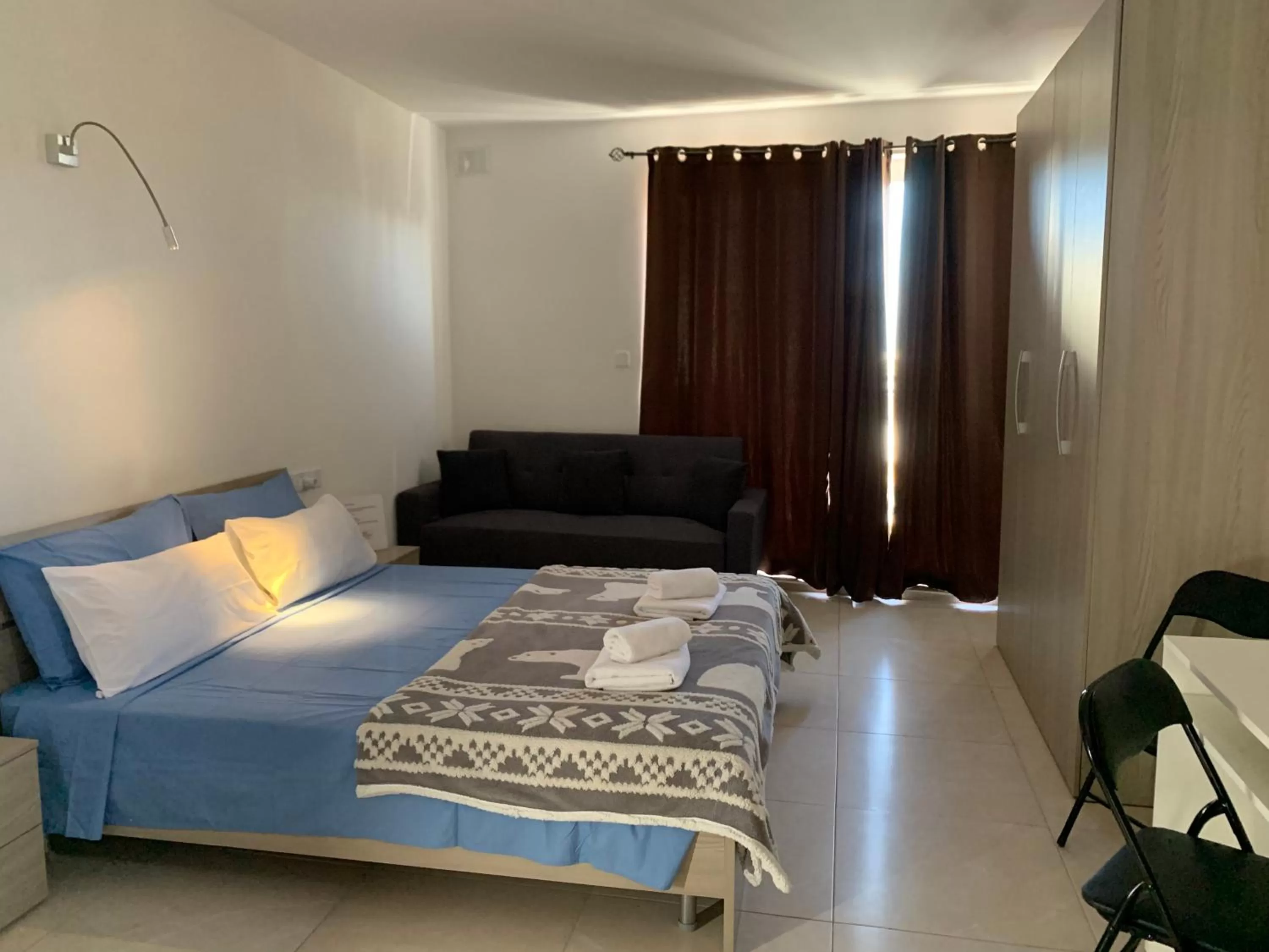 Bedroom, Bed in Mon-Chery