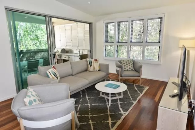 Three-Bedroom Byron Penthouse in East On Byron