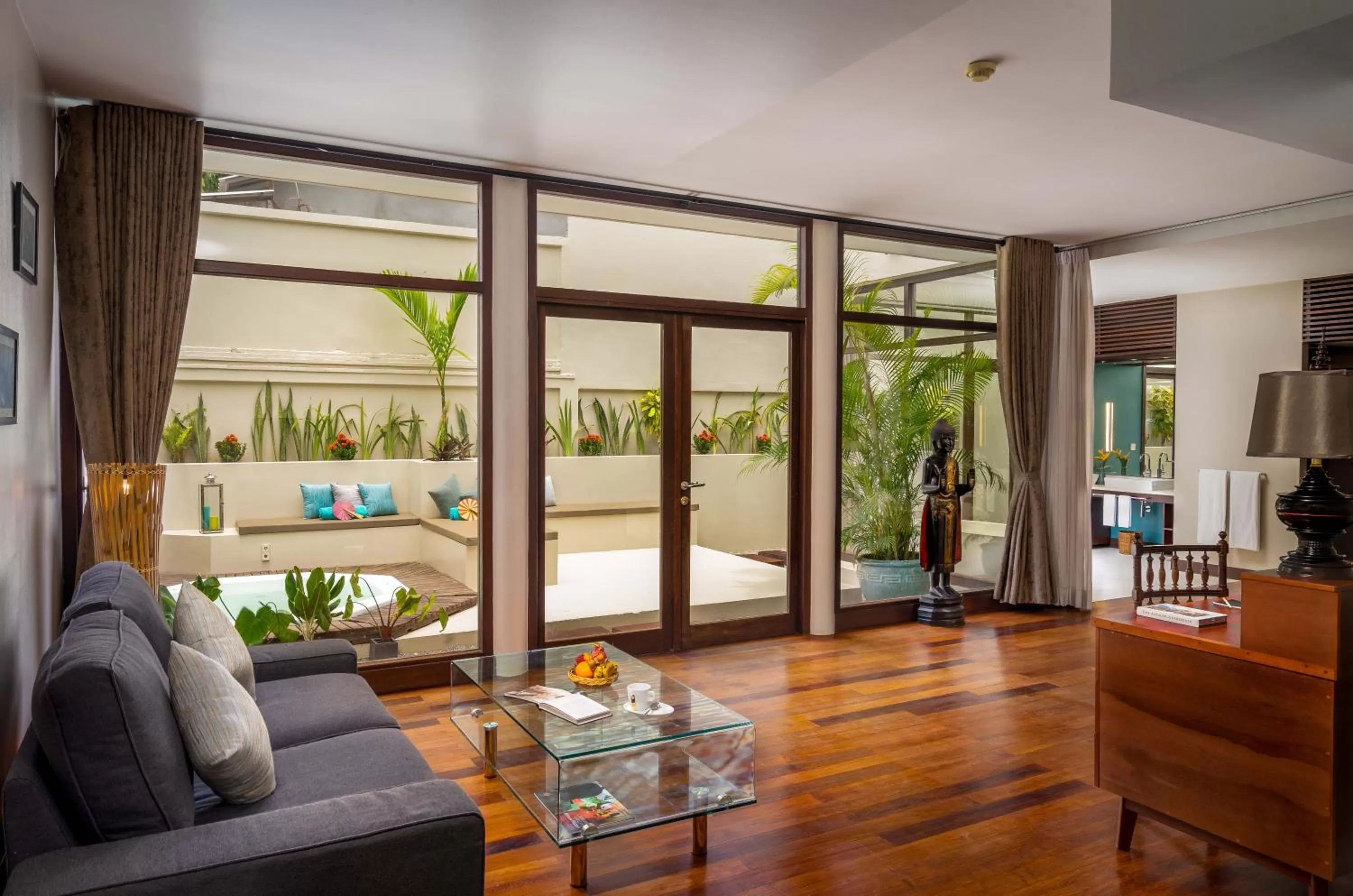 Garden in Heritage Suites Hotel