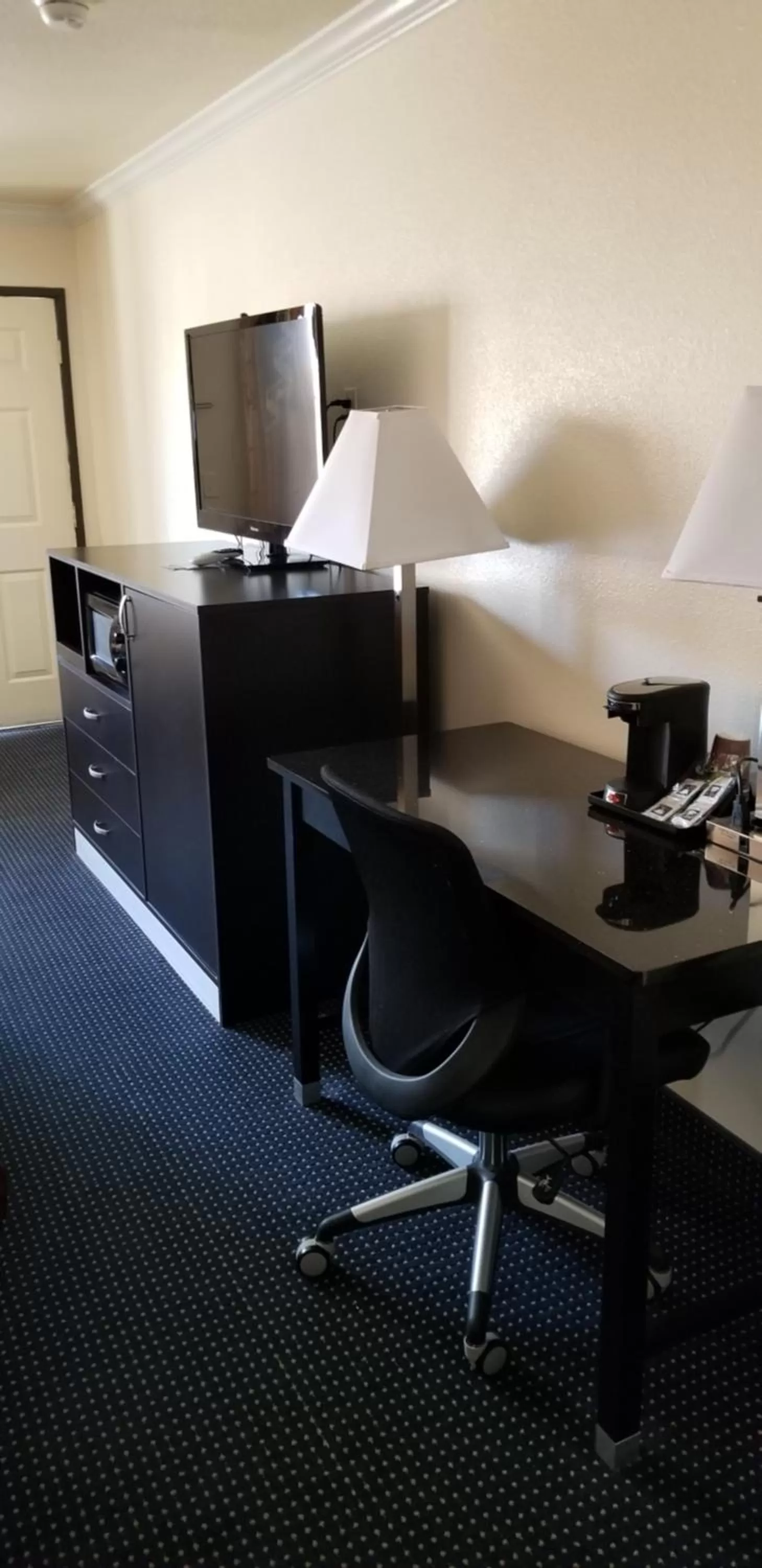 TV and multimedia in Days Inn by Wyndham Winnemucca