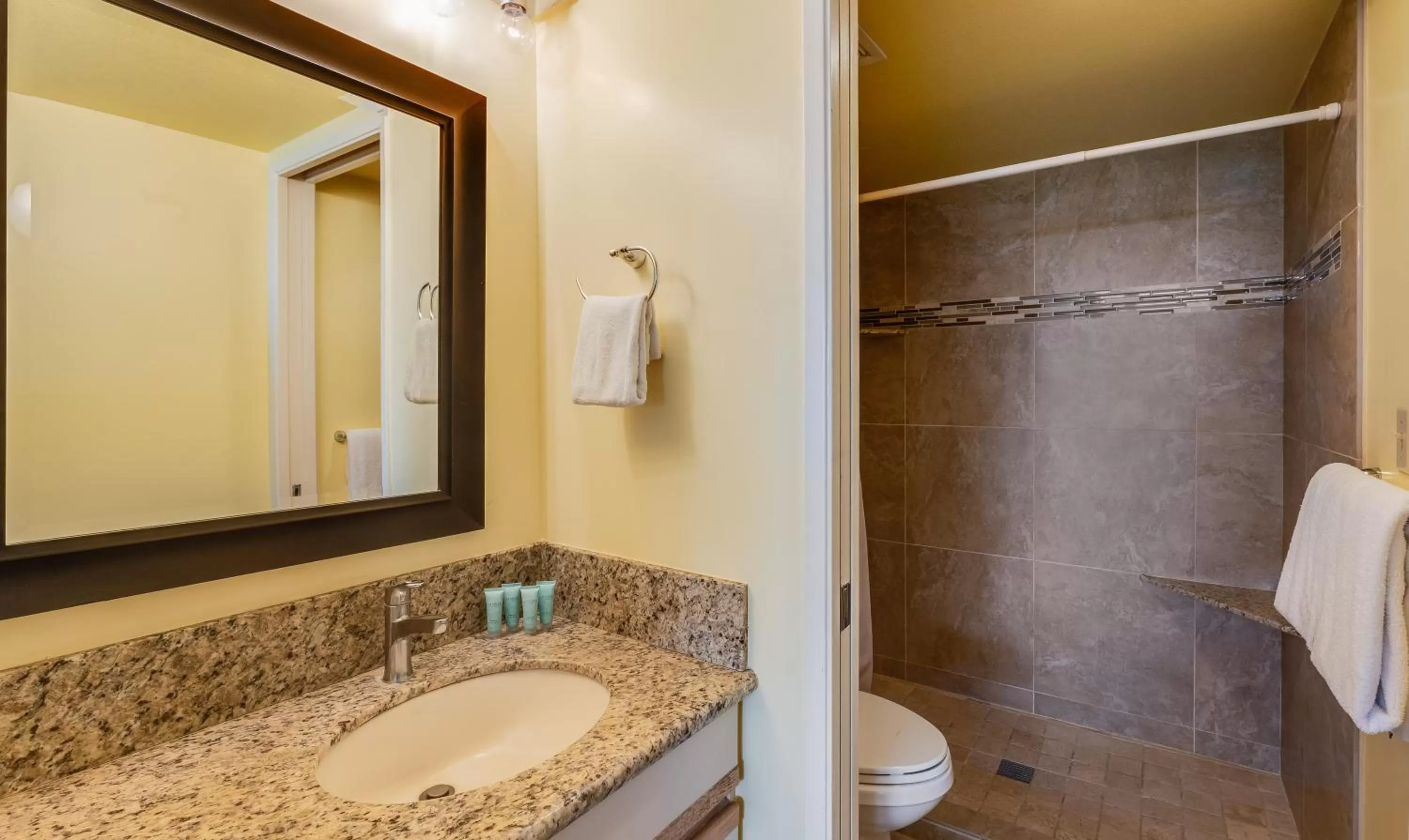 Bathroom in Castle Maui Banyan