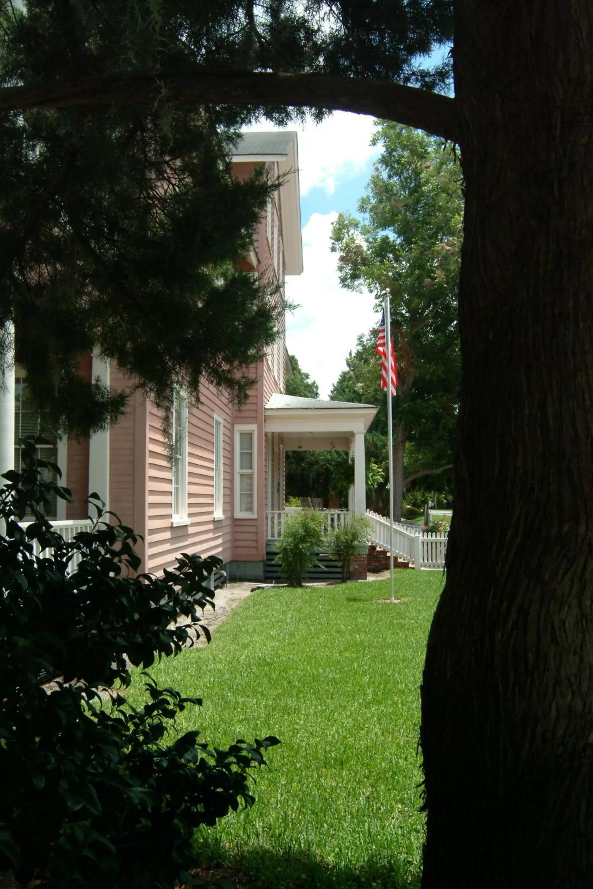 Facade/entrance, Property Building in Spencer House Inn