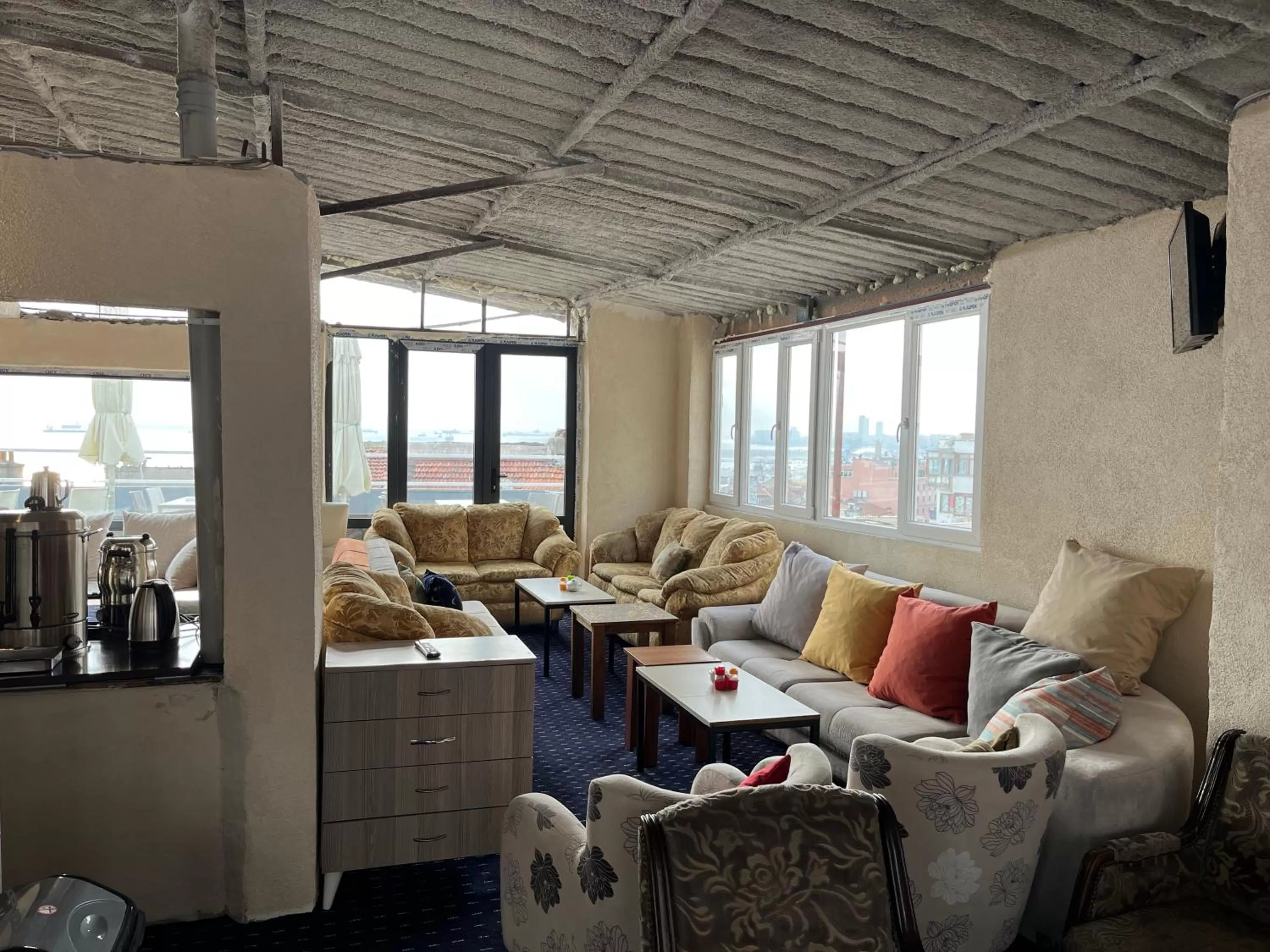 Coffee/tea facilities in Paris Hotel