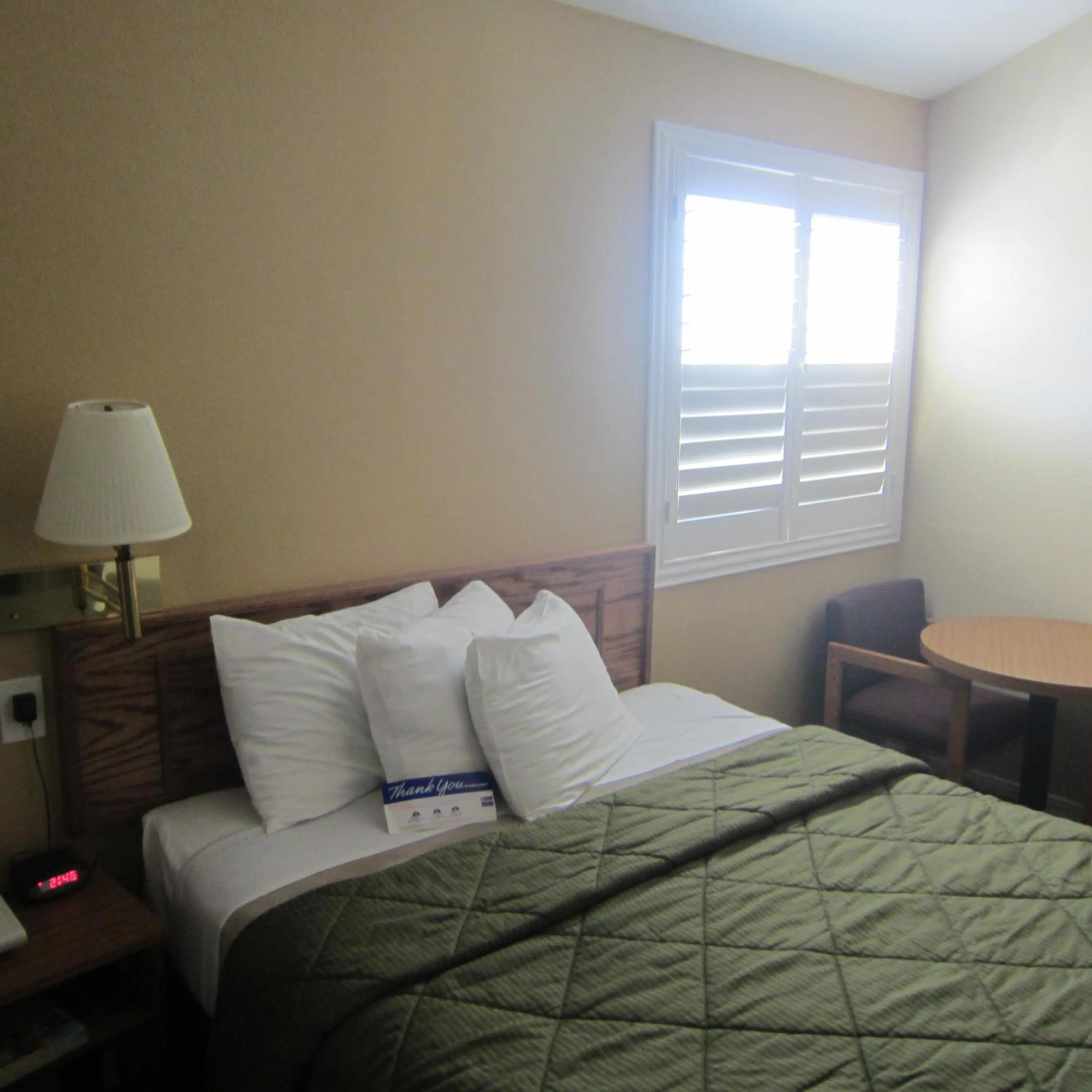 Bed in Pacific Best Inn