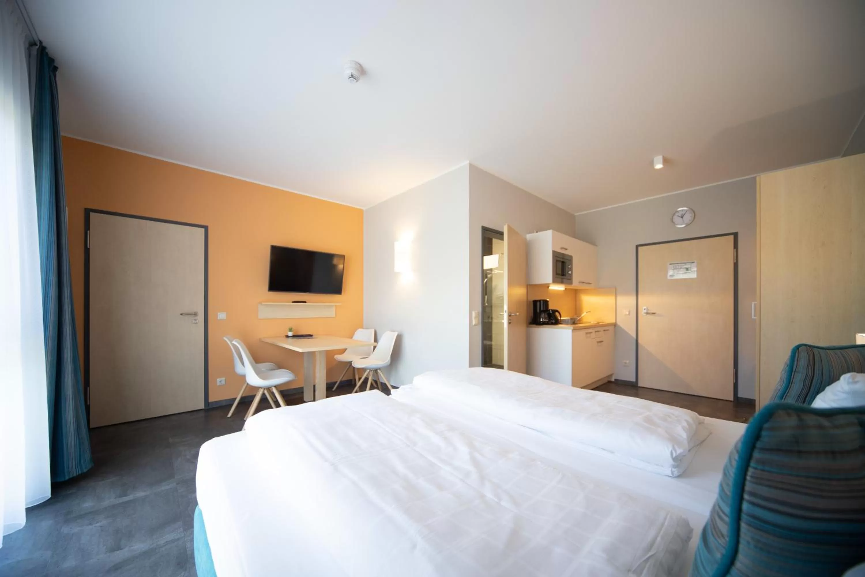 Photo of the whole room, Bed in Riff Resort