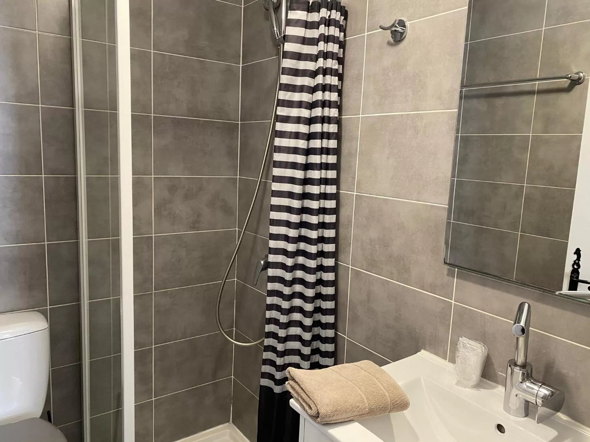 Property building, Bathroom in Hôtel Restaurant Le Provençal