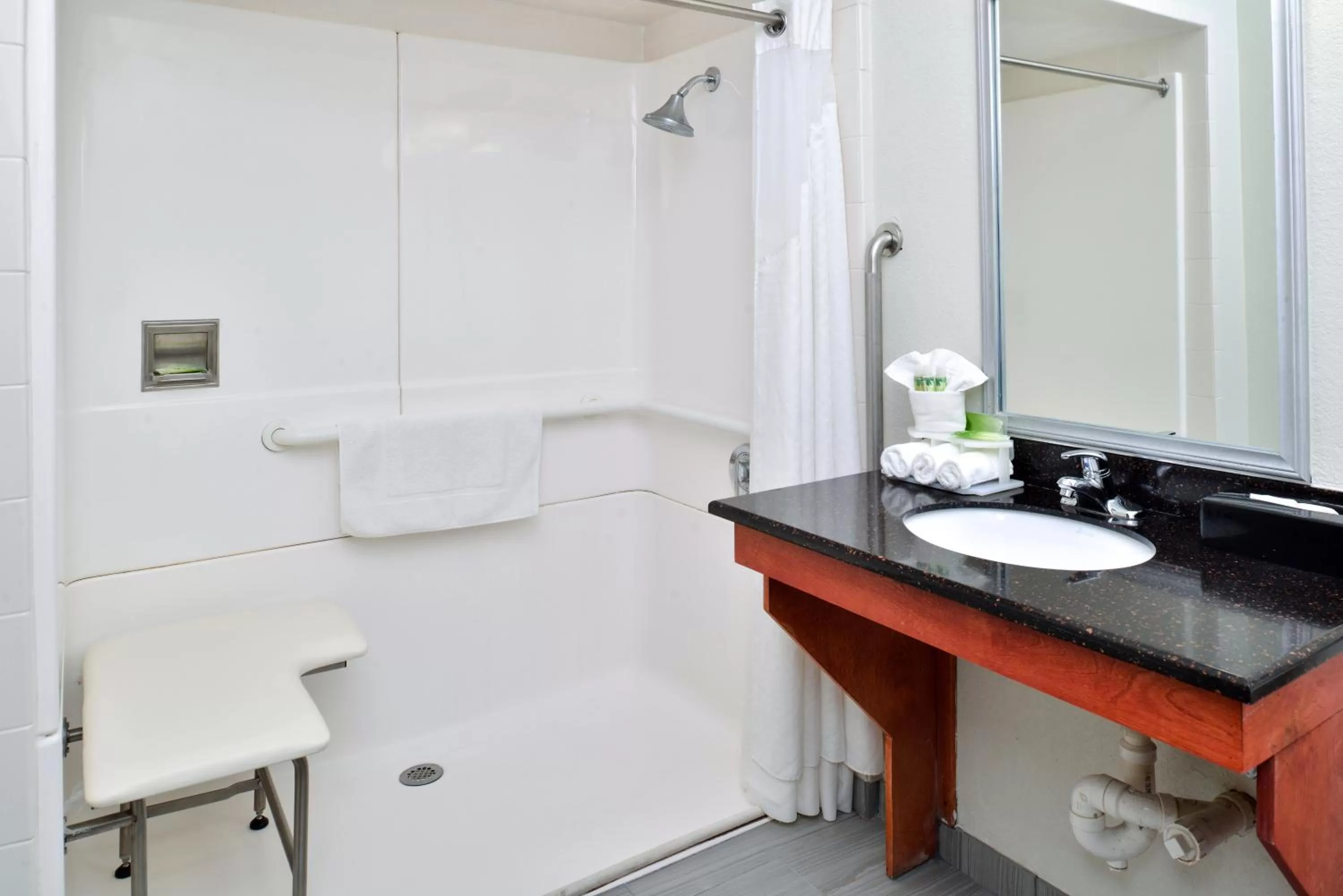 Bathroom in Best Western North Attleboro - Providence Beltway