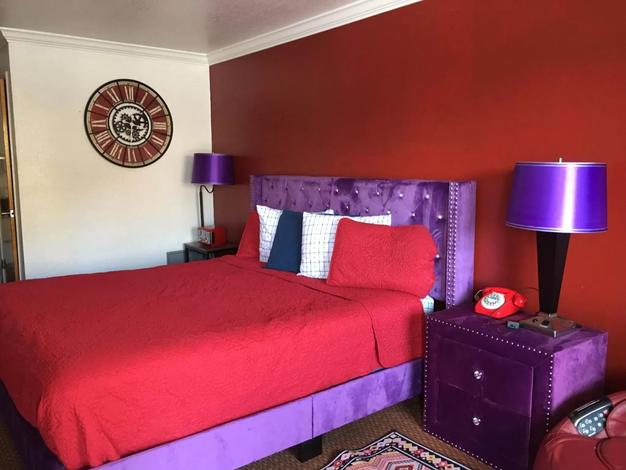 Photo of the whole room, Bed in Americana Inn Motel