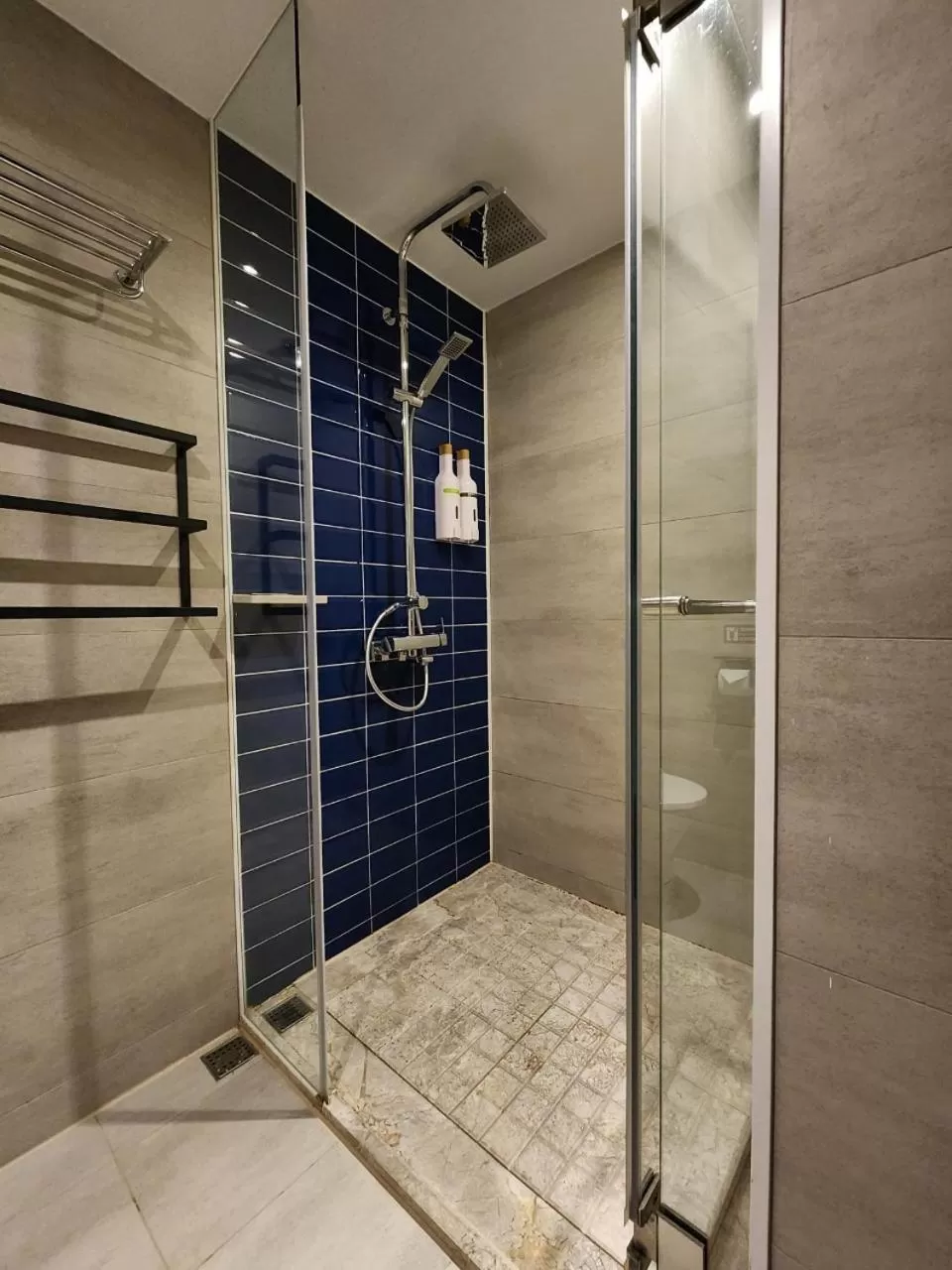 Shower in OLAH Poshtel - Hualien Zhongfu