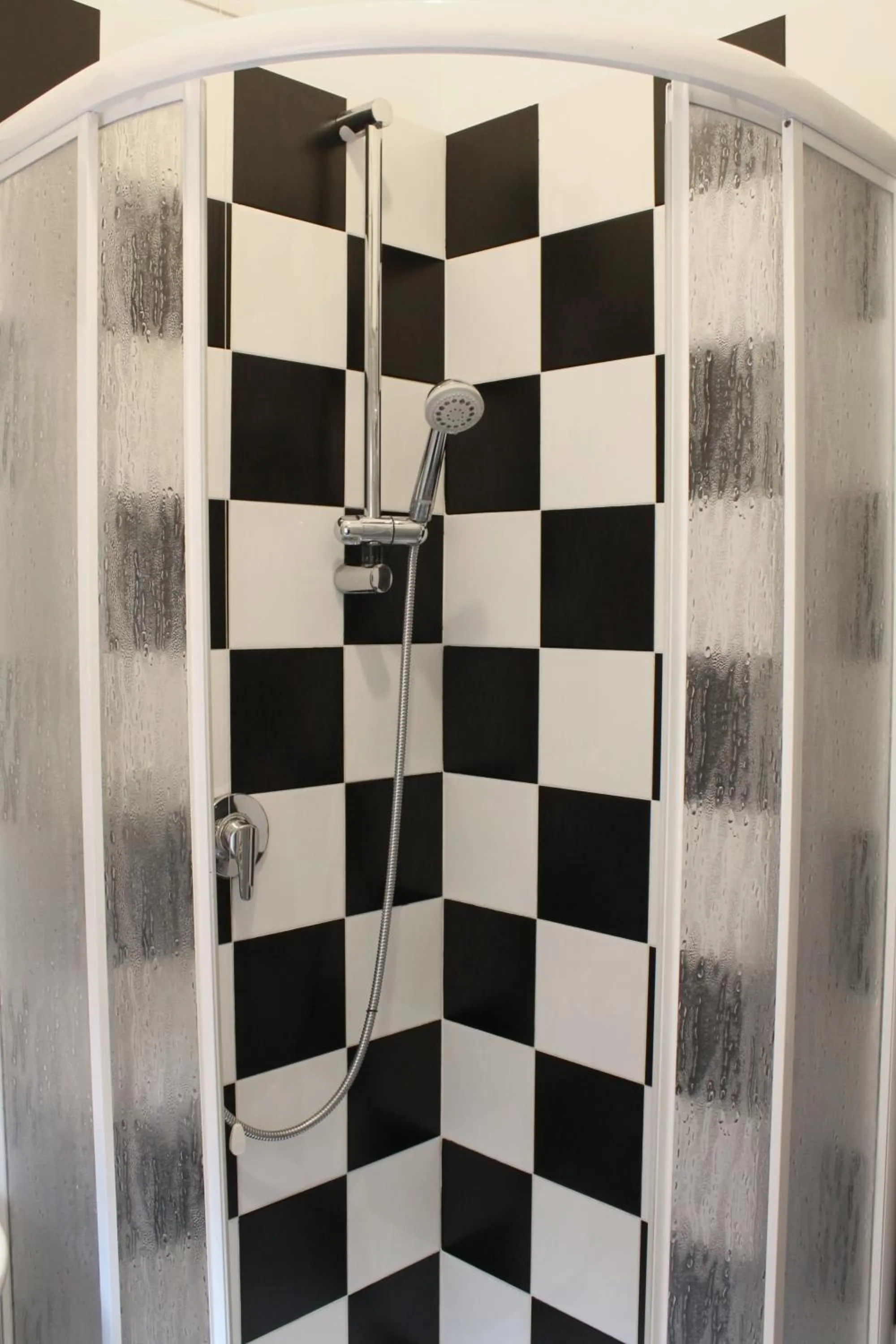 Shower in NEW GENERATION HOSTEL Milan center