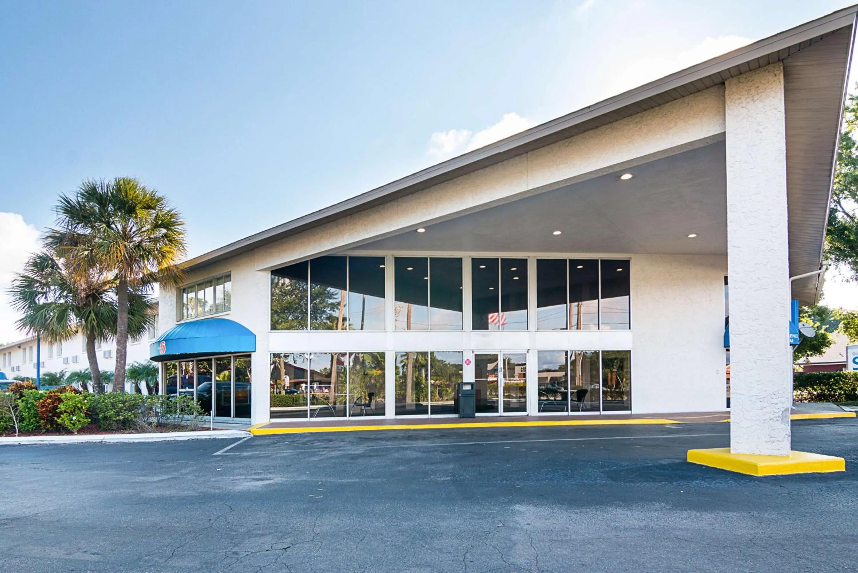 Property building in Motel 6-Tampa, FL - Fairgrounds