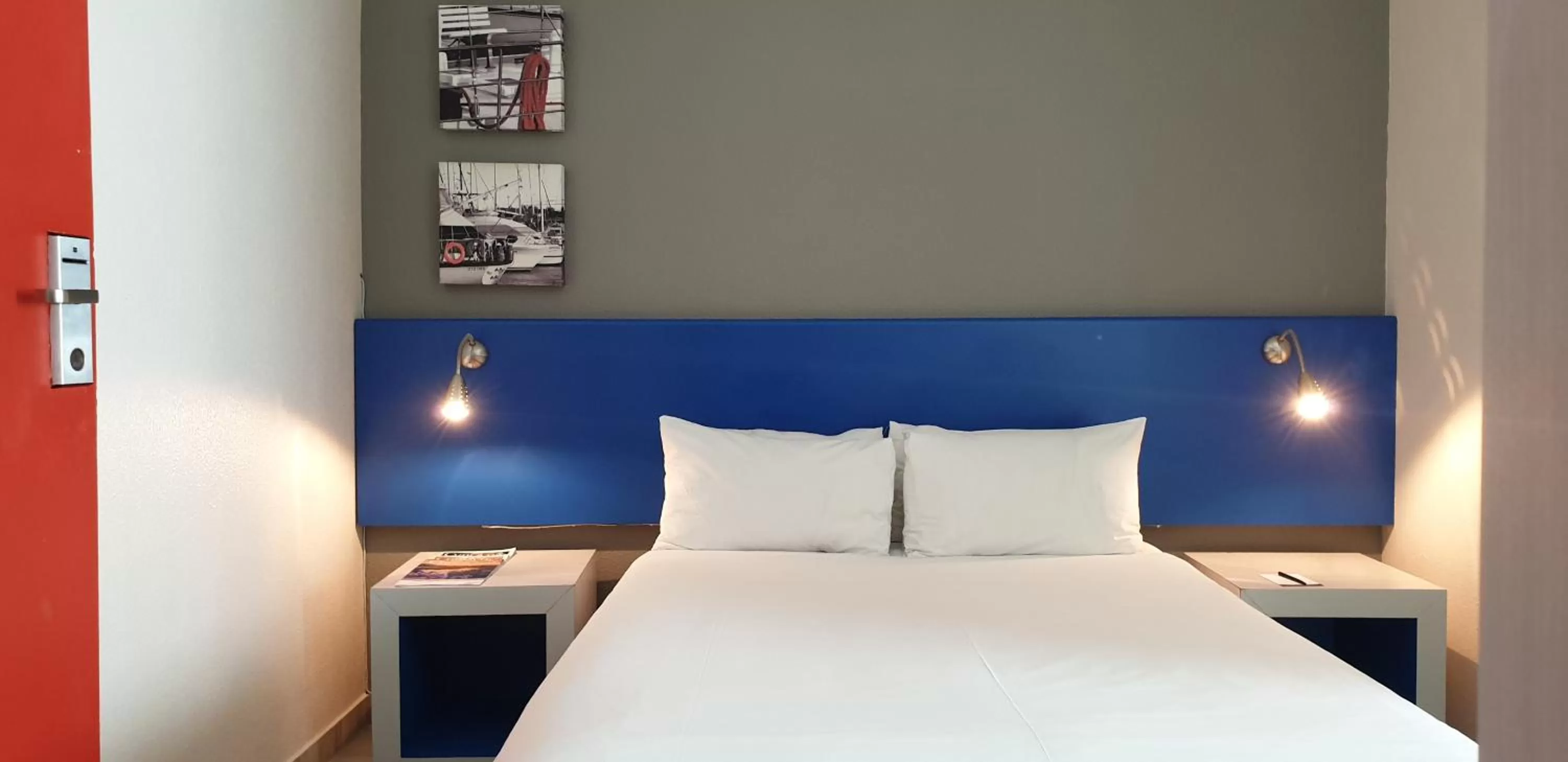 Bed in Premier Splendid Inn Bayshore