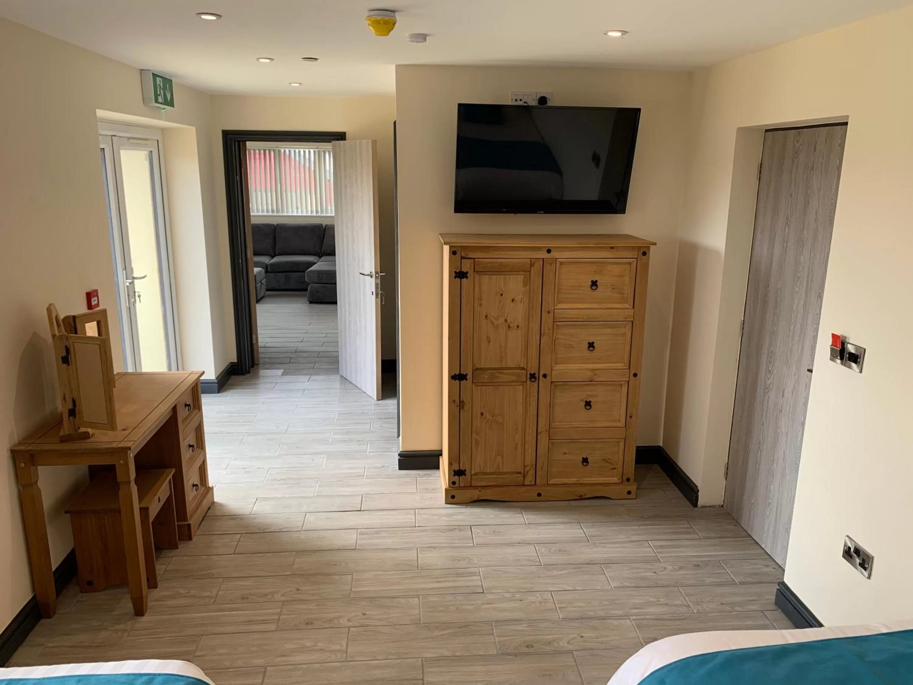 Standard Twin Room with Garden View in Barmouth Beach Club