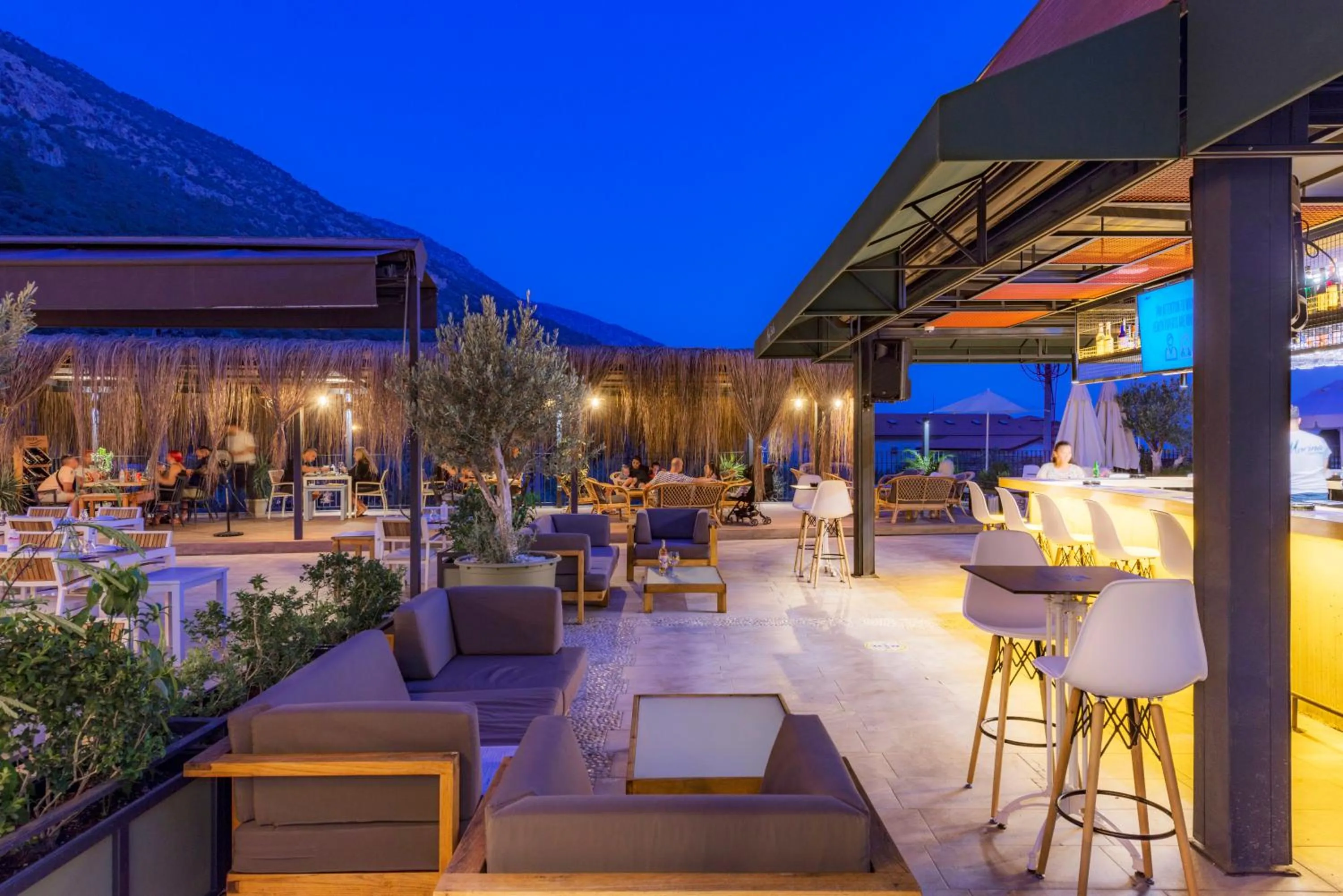 Restaurant/places to eat in Morina Deluxe Hotel