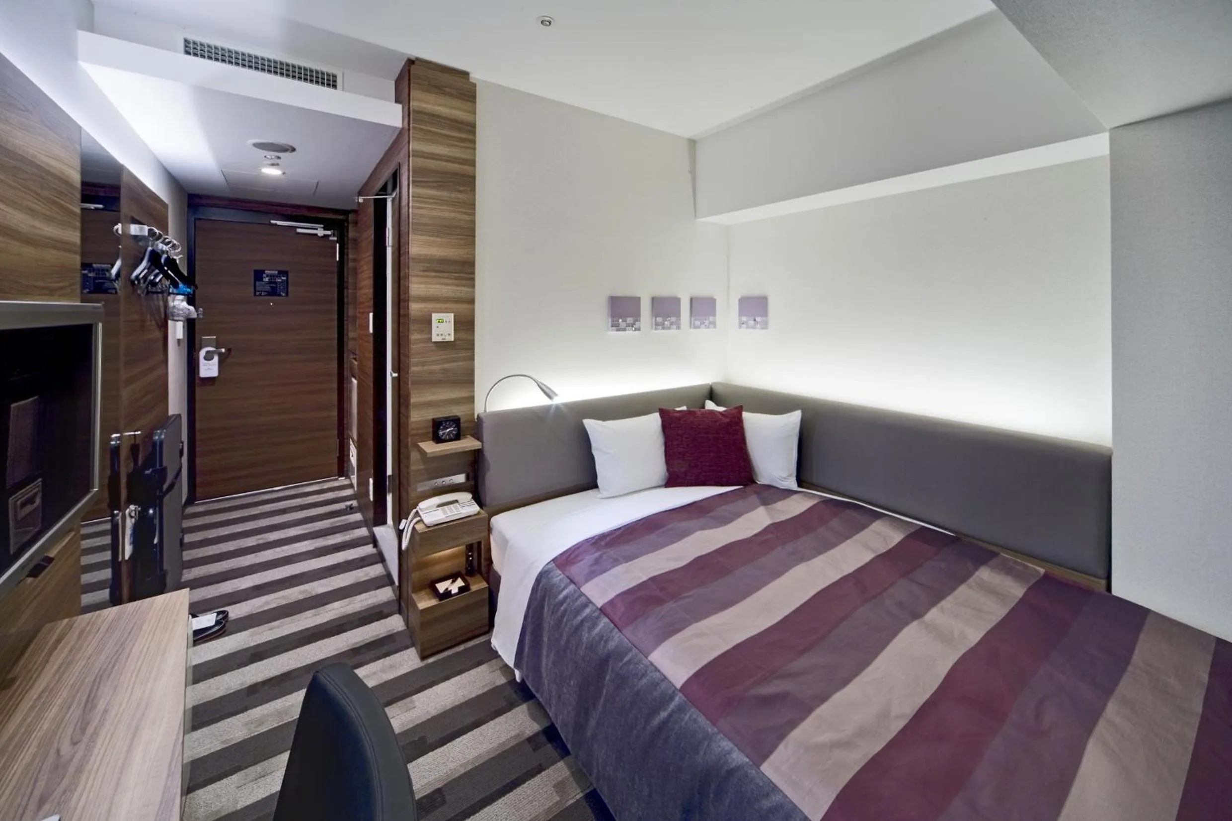 Bed in Tokyo Green Palace