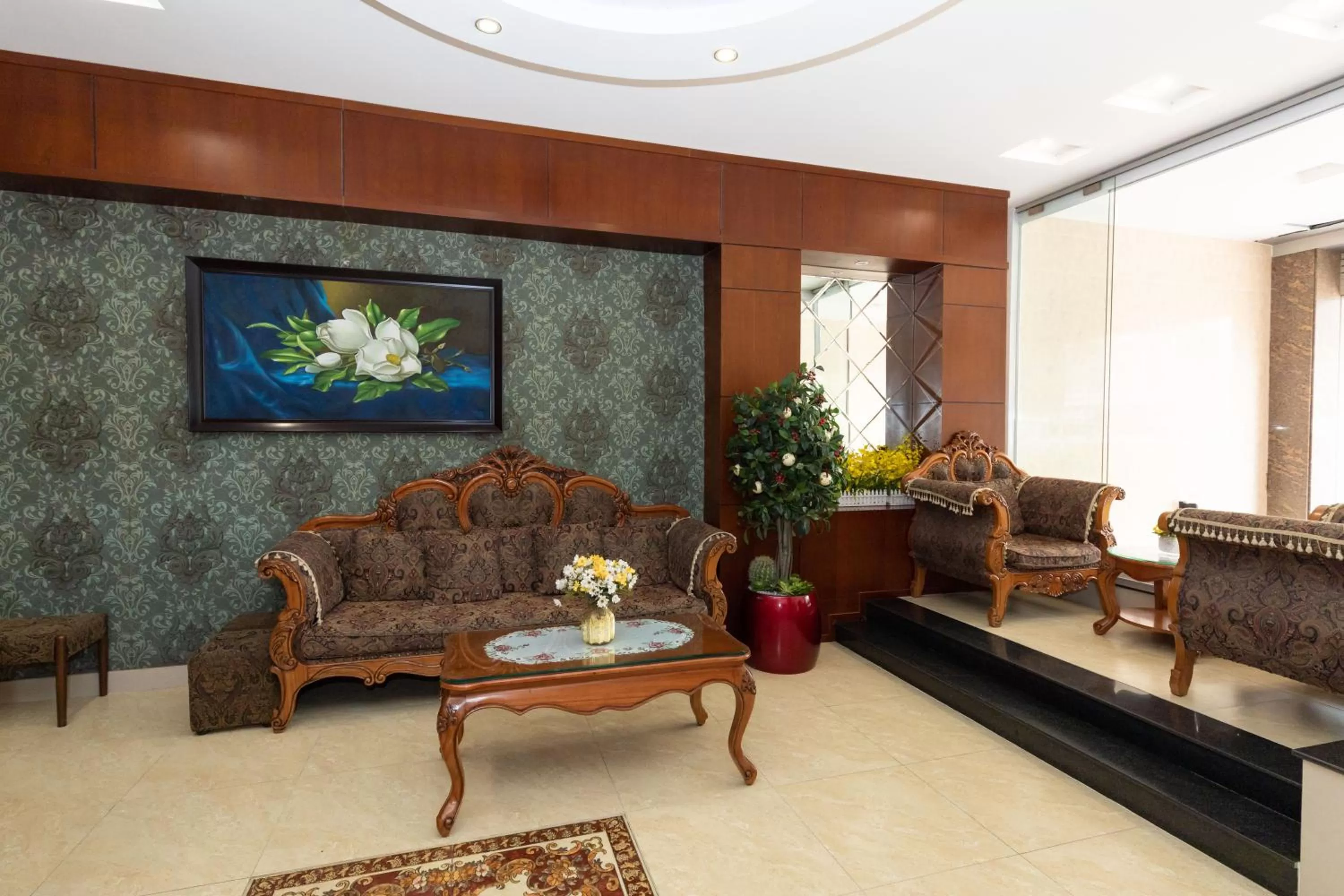 TV and multimedia in Queen Garden Hotel & Apartment