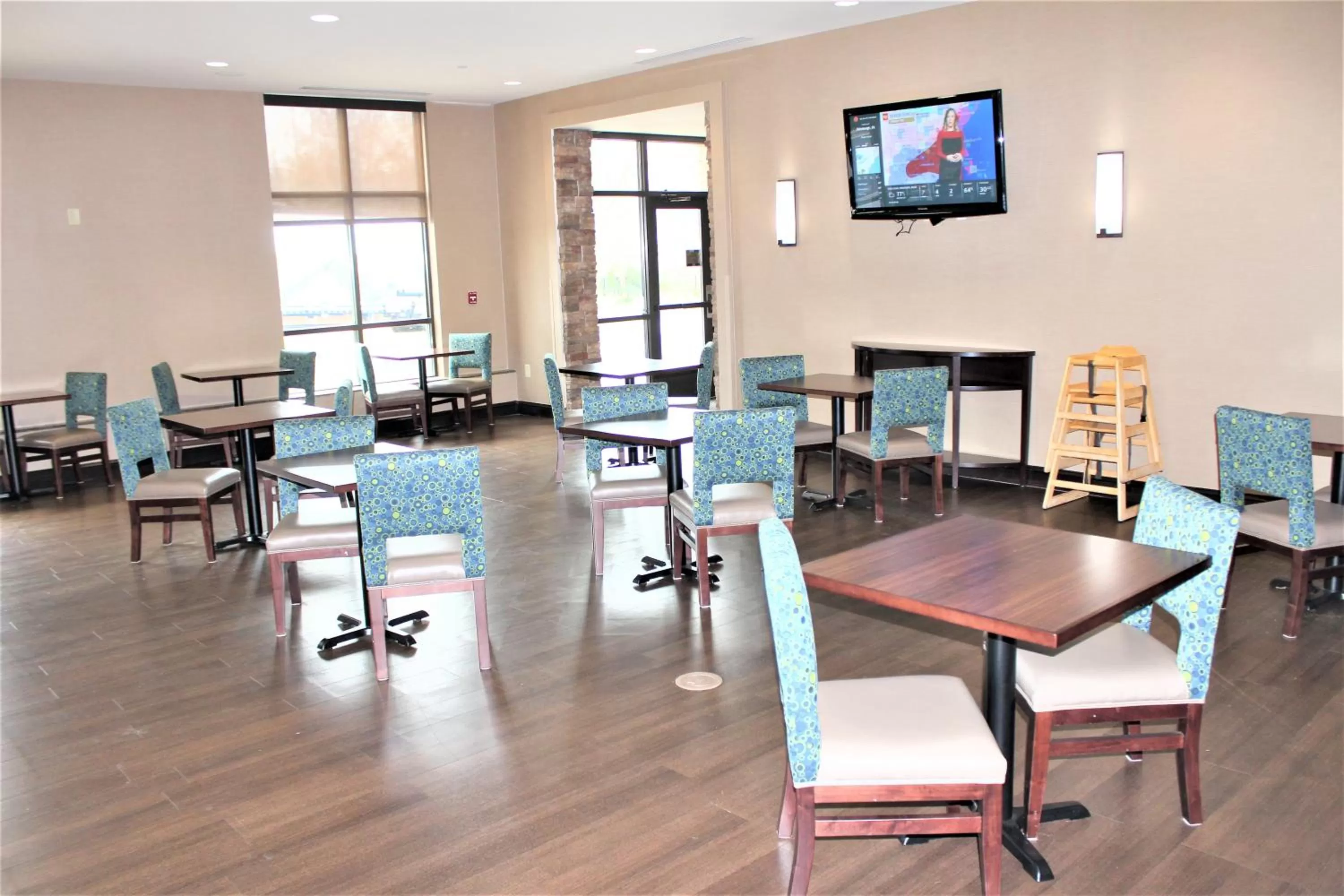 Breakfast in Comfort Suites Huntersville near Lake Norman