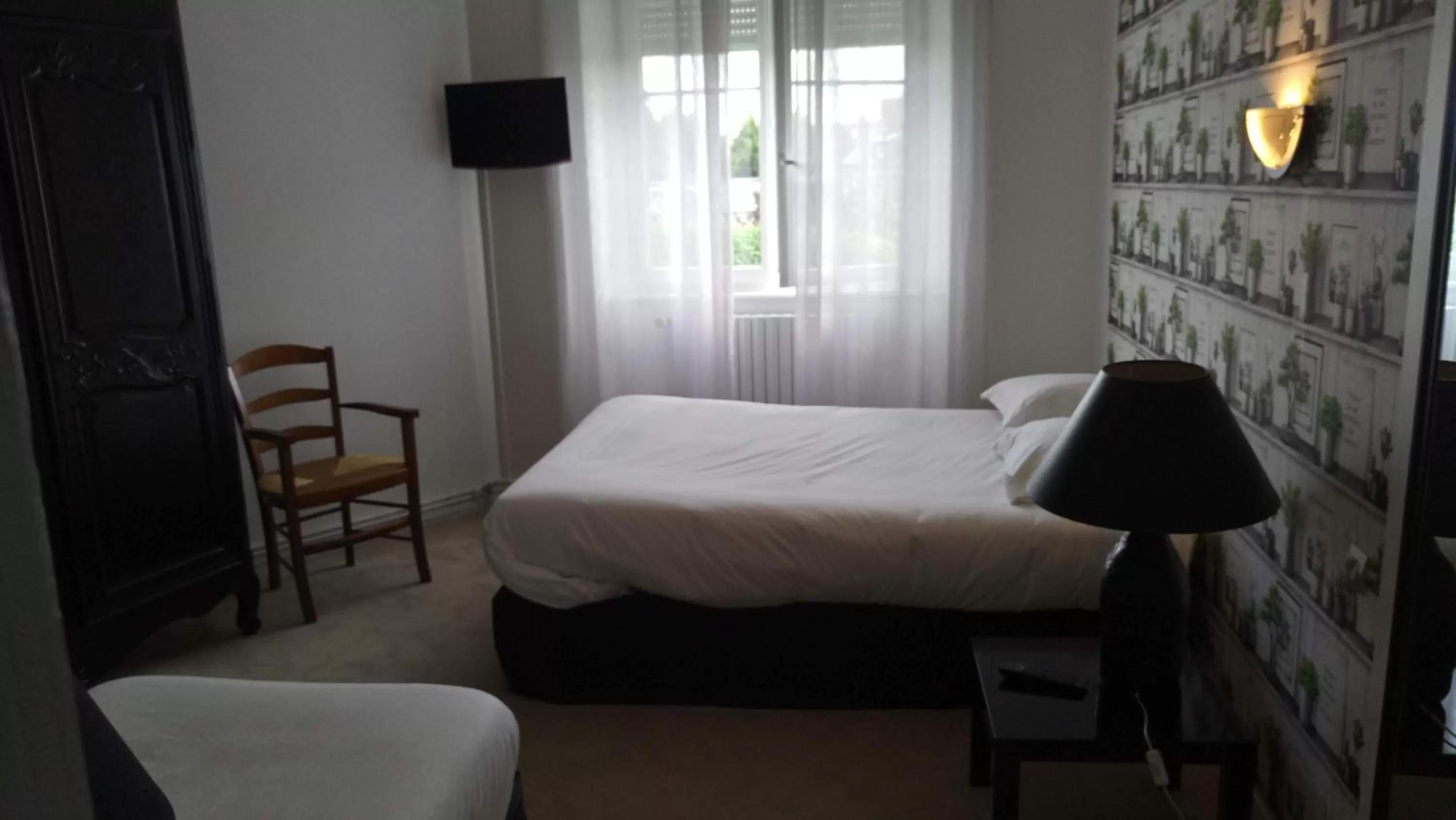 Bedroom, Bed in Hôtel Patton