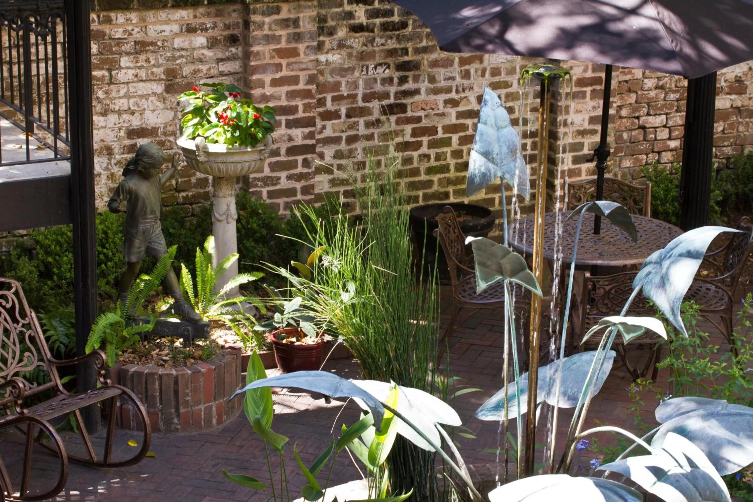 Garden in Eliza Thompson House, Historic Inns of Savannah Collection