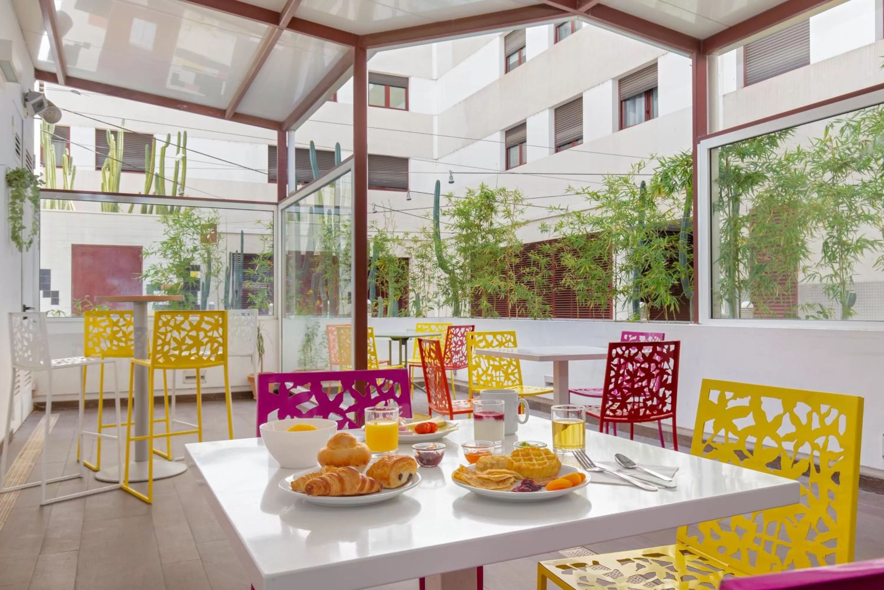 Patio in Novotel Suites Perpignan Centre - Grandes Suites & Confort Centre-Ville