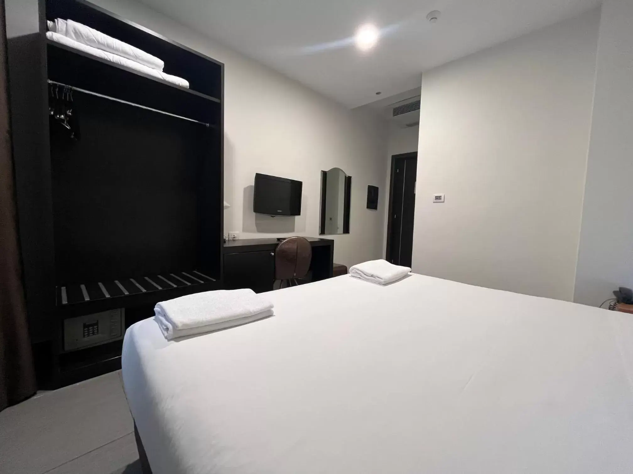 Economy Double or Twin Room in Napolit'amo Hotel Medina Economy Double or Twin Room in Napolit'amo Hotel Medina