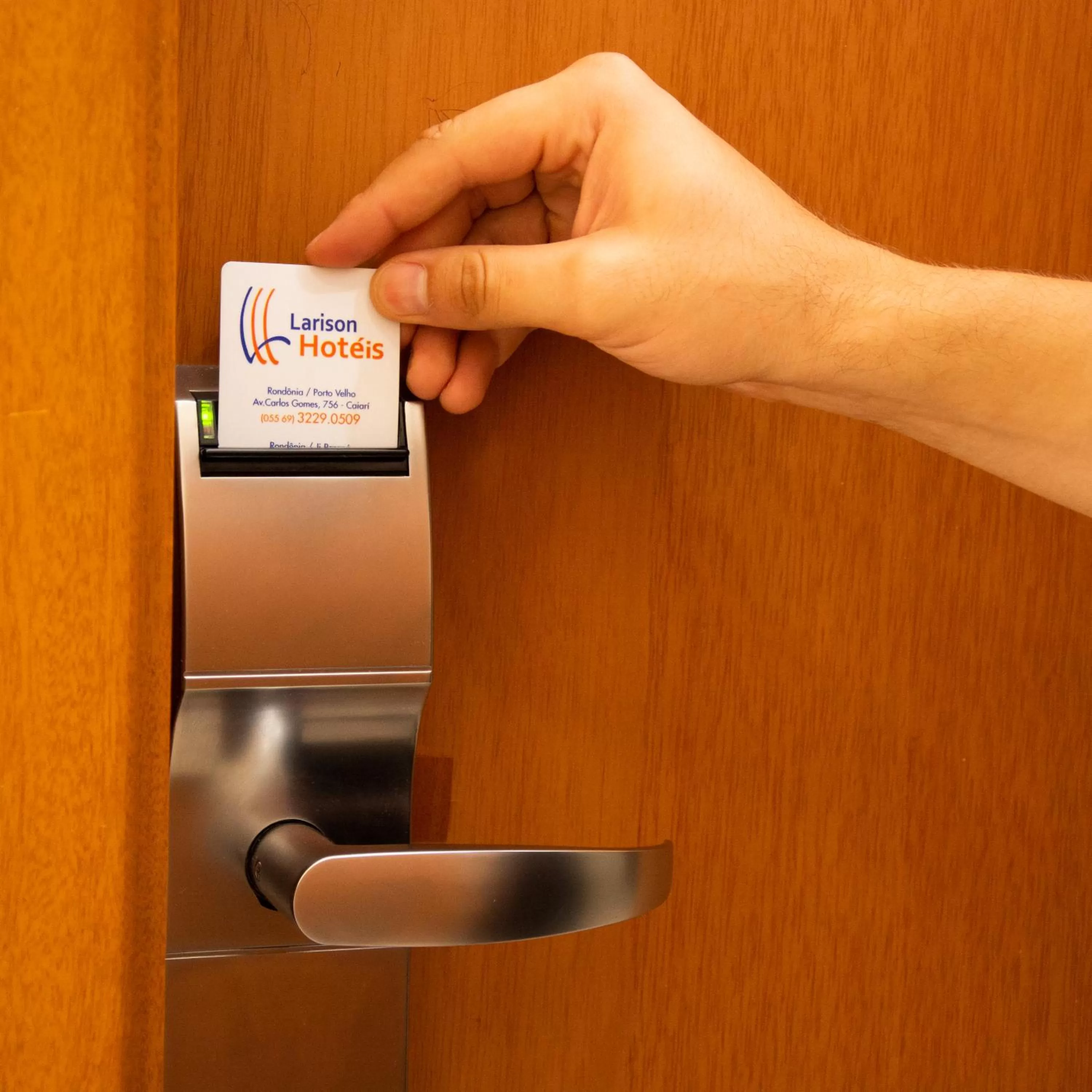 Logo/Certificate/Sign in Larison Executive - by Easy Hotéis