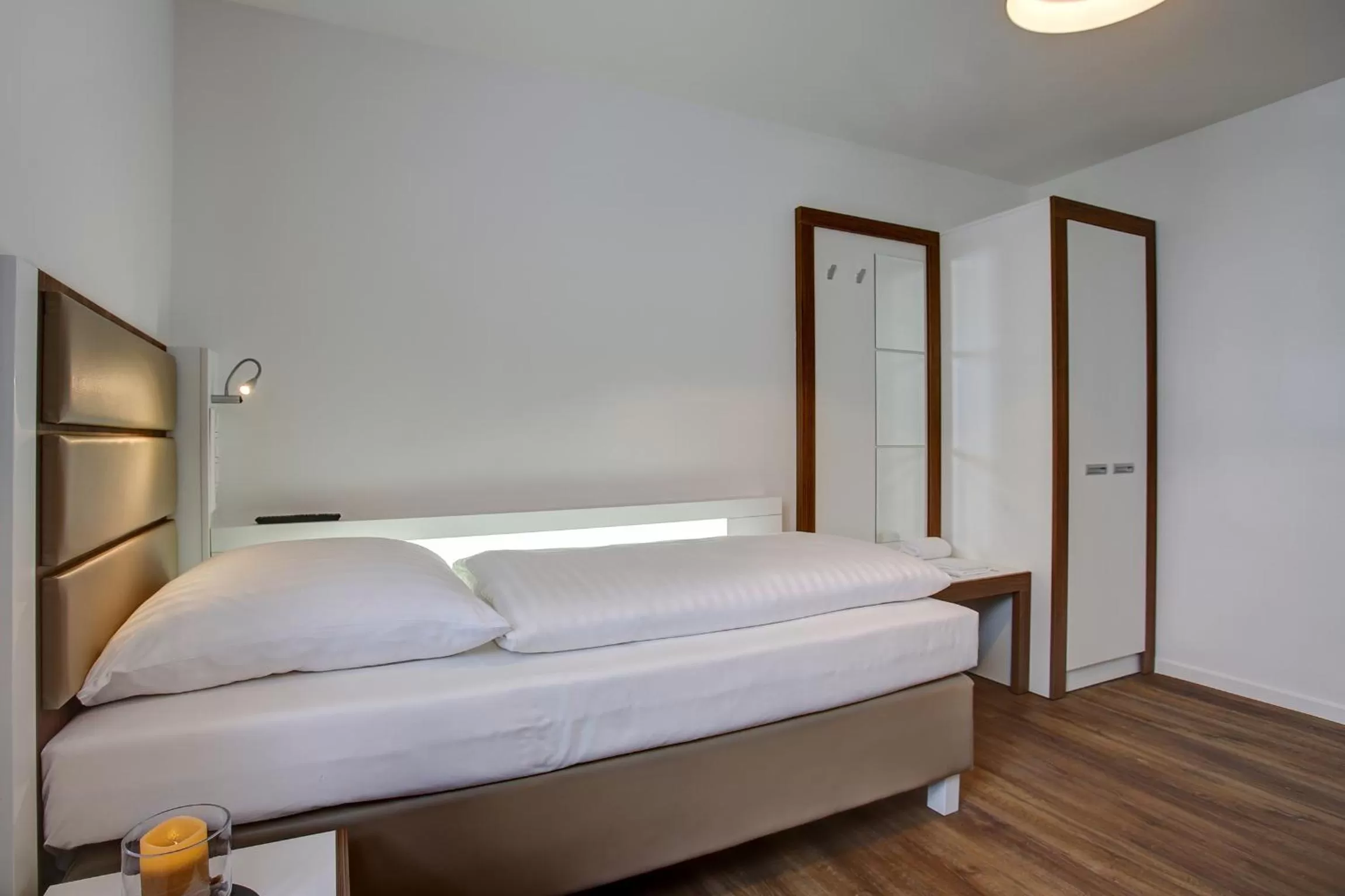 Photo of the whole room, Bed in Boutique 030 Hannover-City