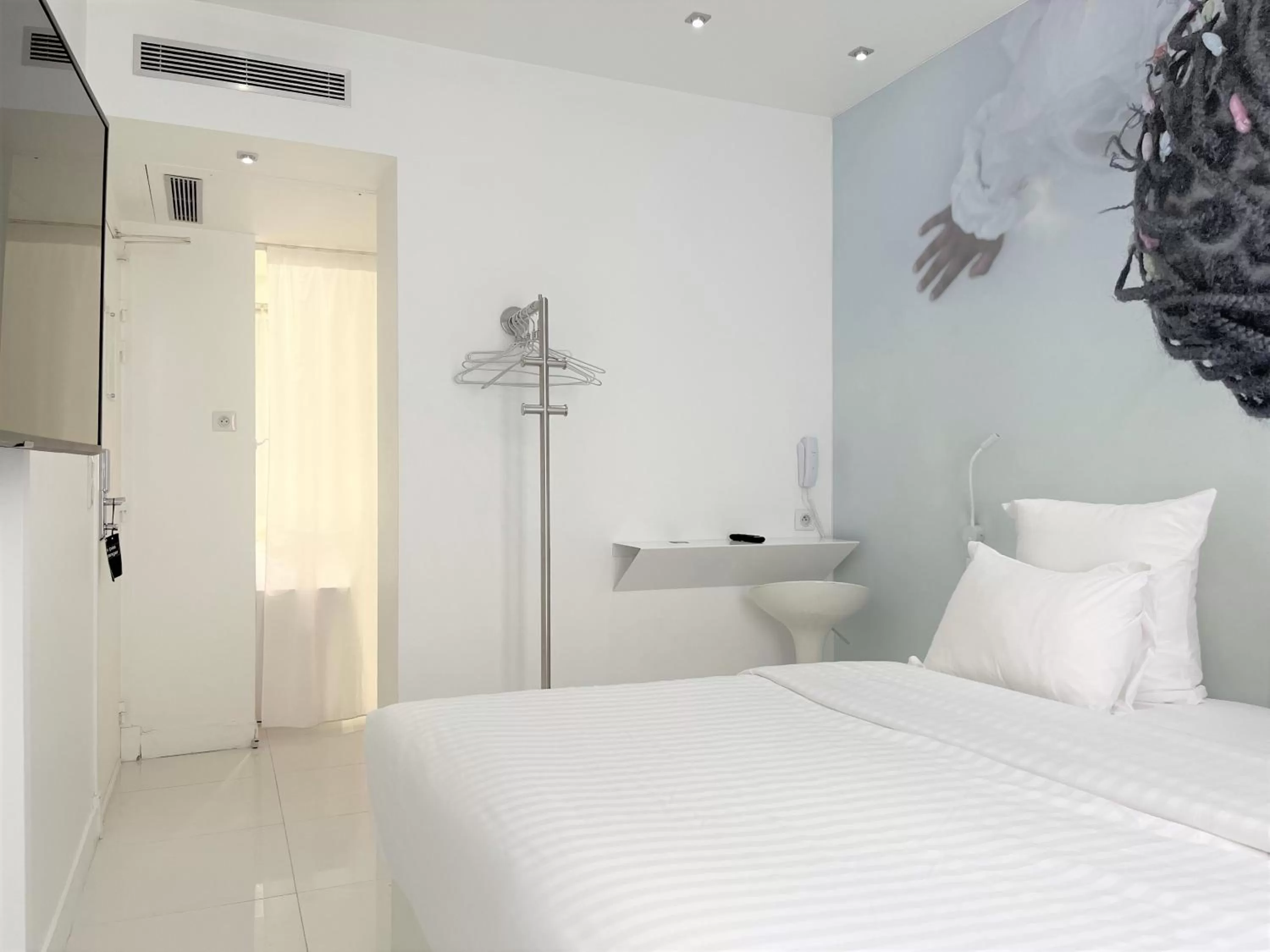 Photo of the whole room, Bed in Blc Design Hotel