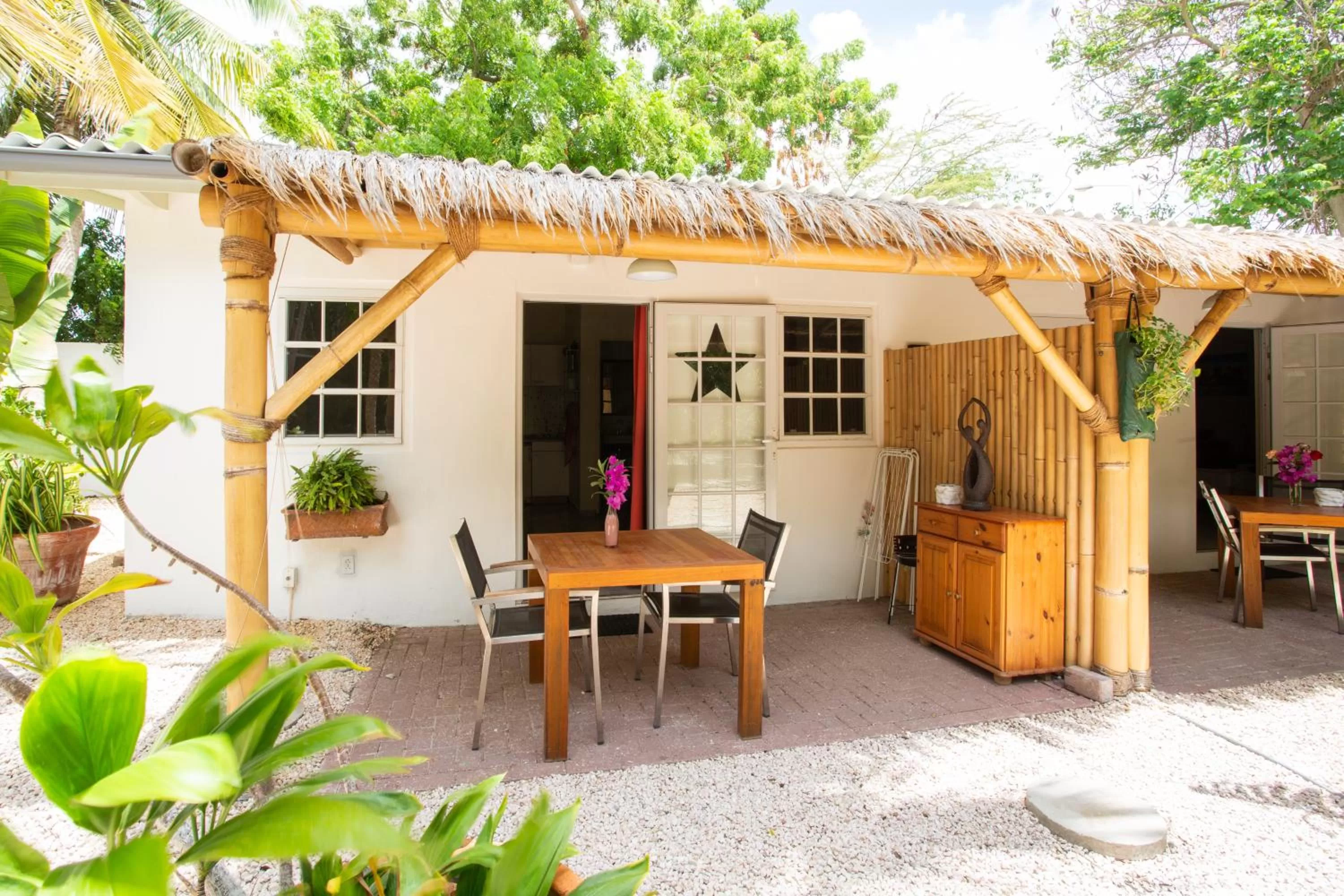 Patio in B&B Sombre di Kabana