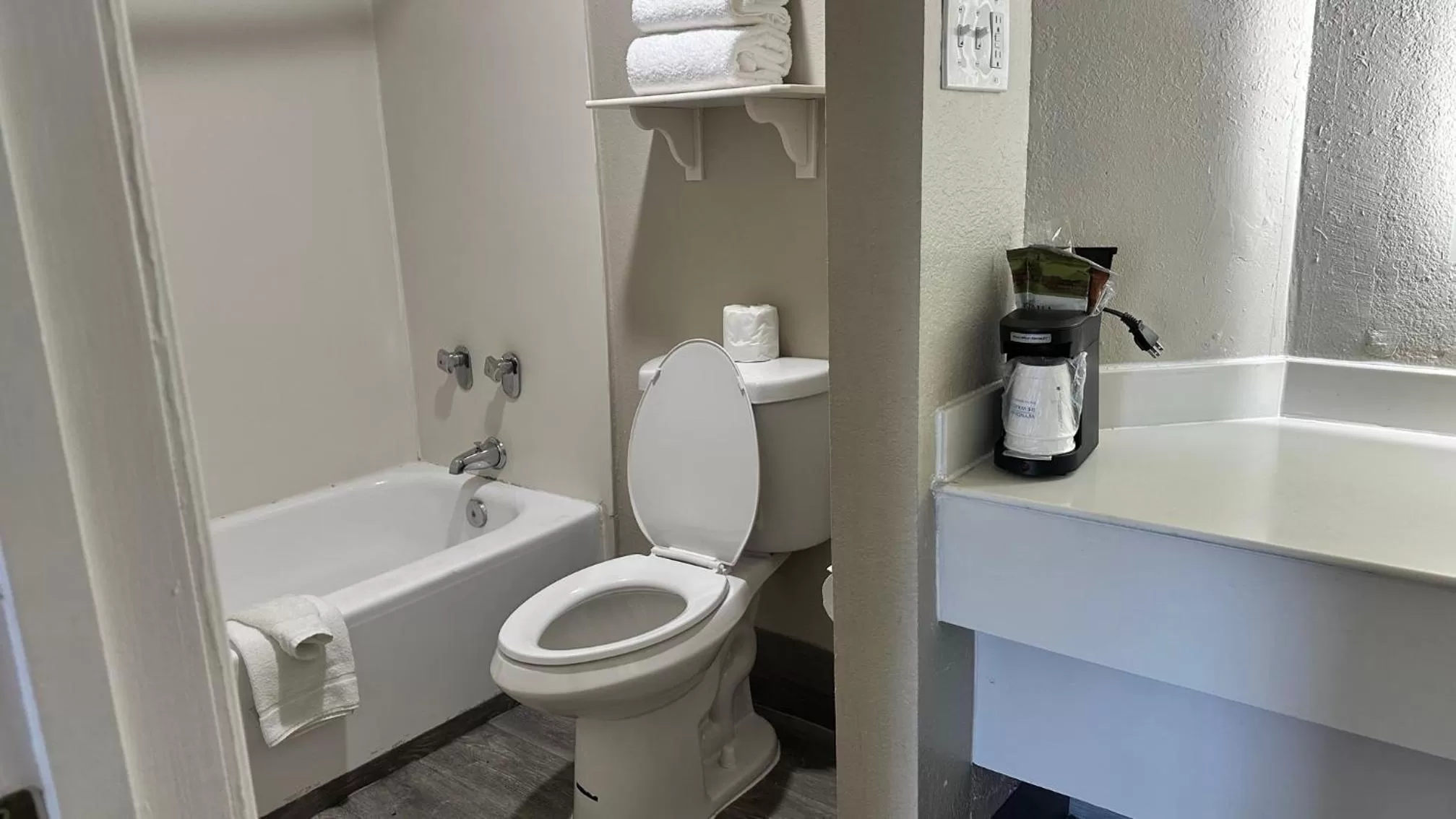 Bathroom in La Quinta Inn by Wyndham San Diego Vista