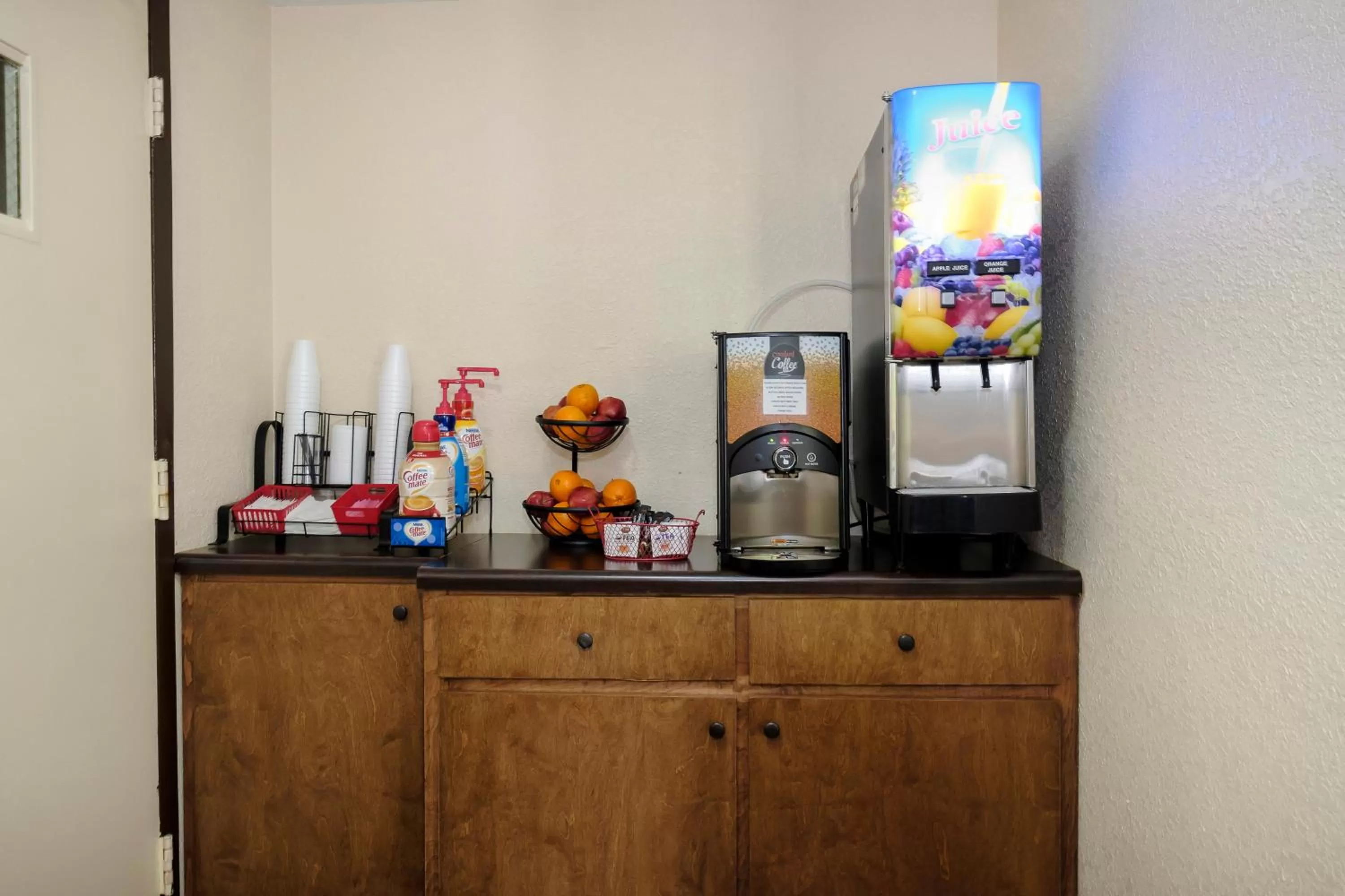 Breakfast in Red Roof Inn Hillsville