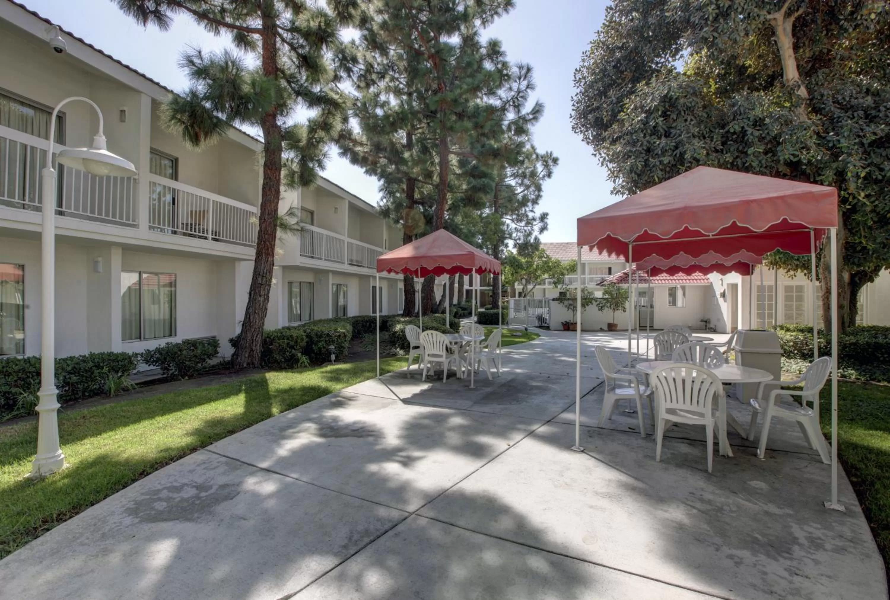Facade/entrance in Motel 6-Santa Ana, CA - Irvine - Orange County Airport