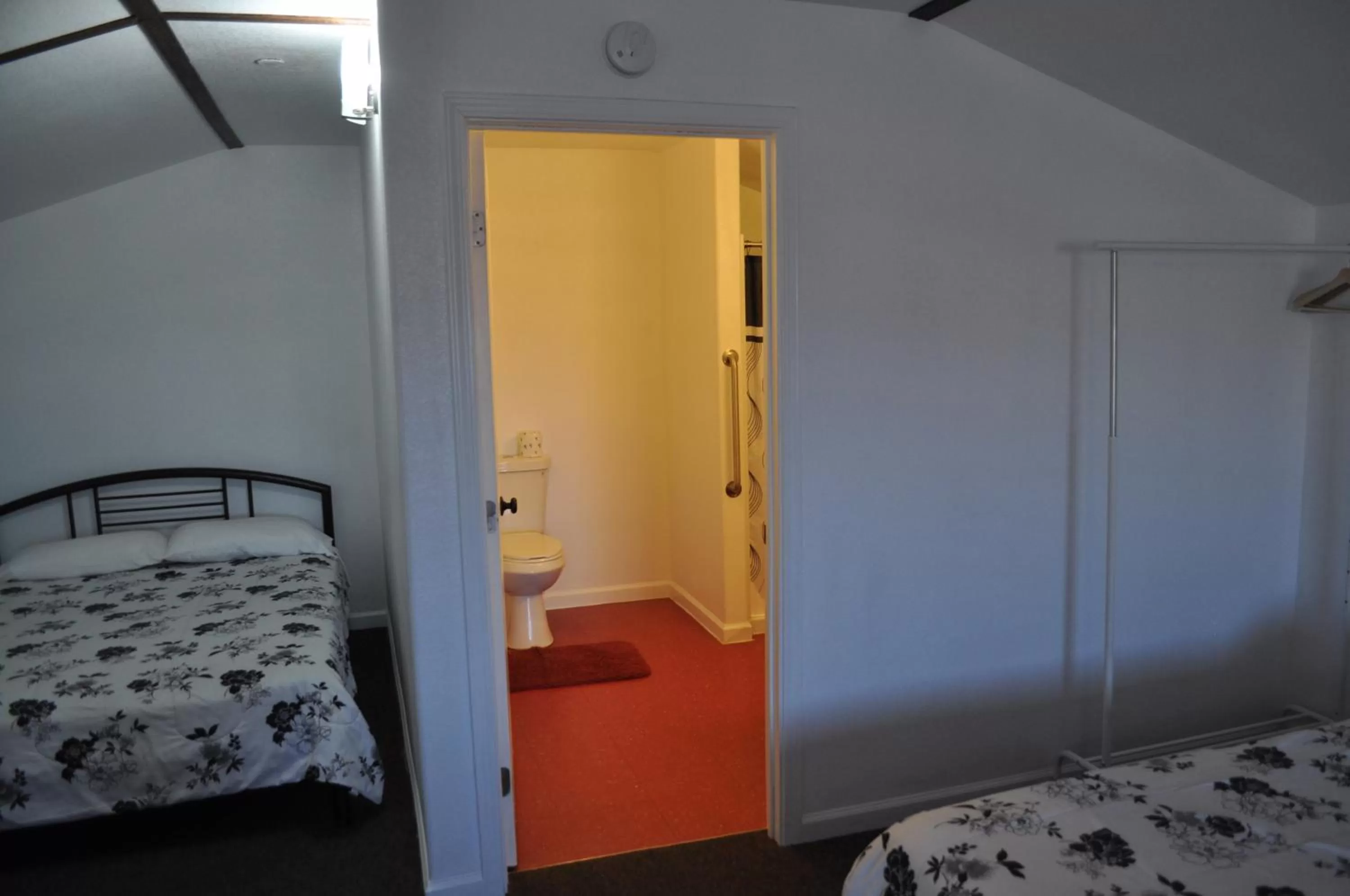 Bathroom, Bed in K7 Bed and Breakfast