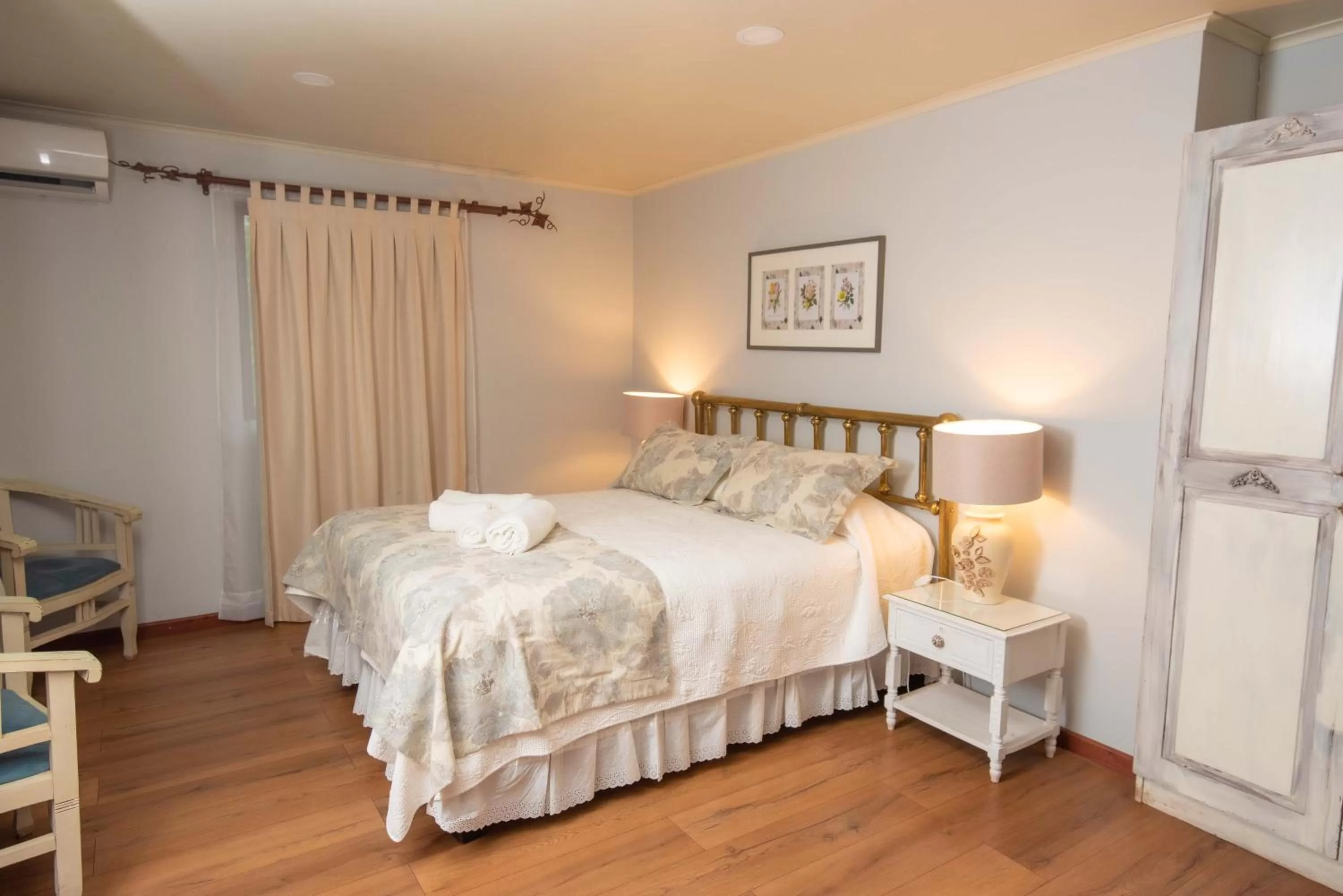 Photo of the whole room, Bed in Hotel Boutique Raíces de Colchagua