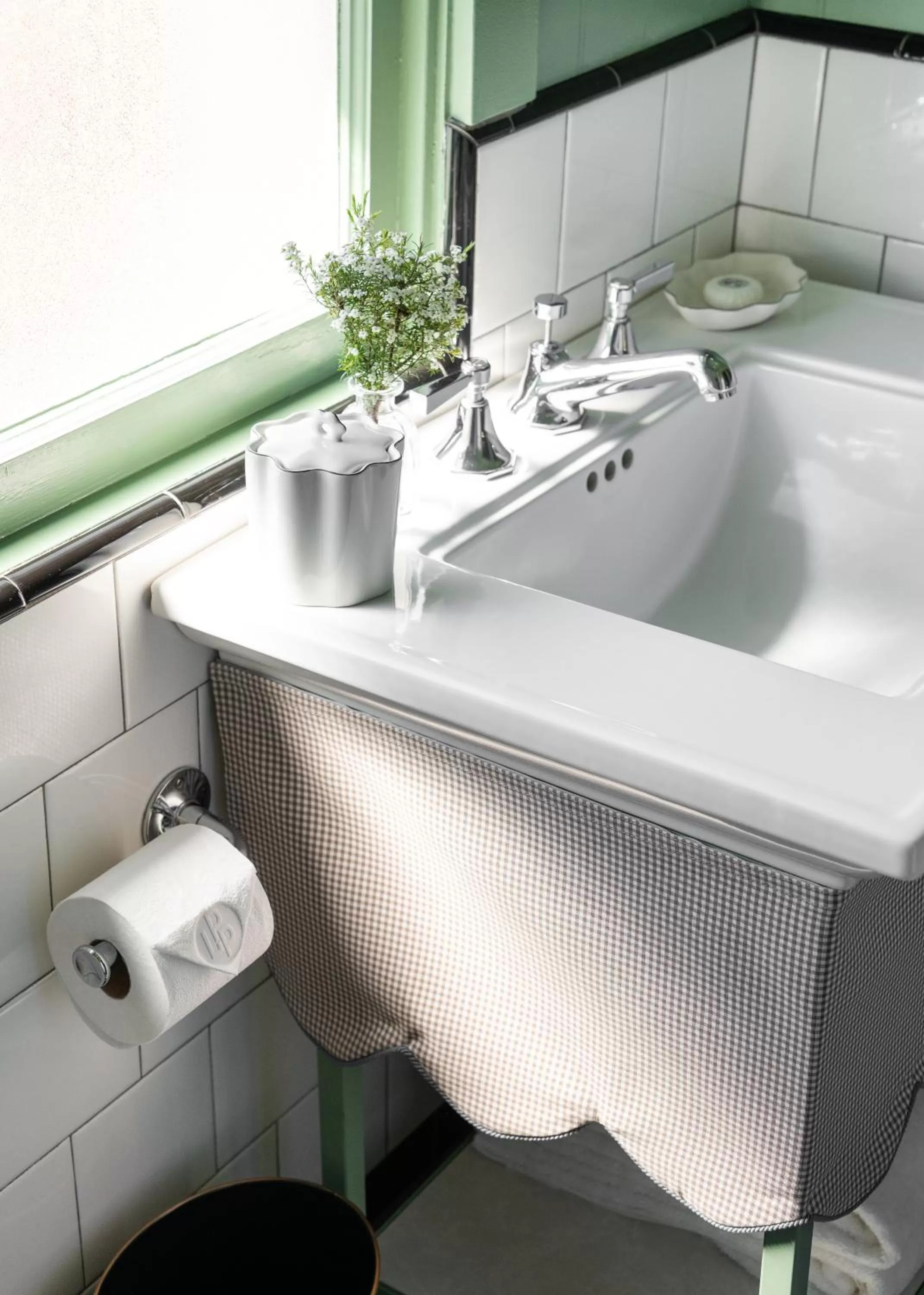 Bathroom in Le Petit Pali at 8th Ave