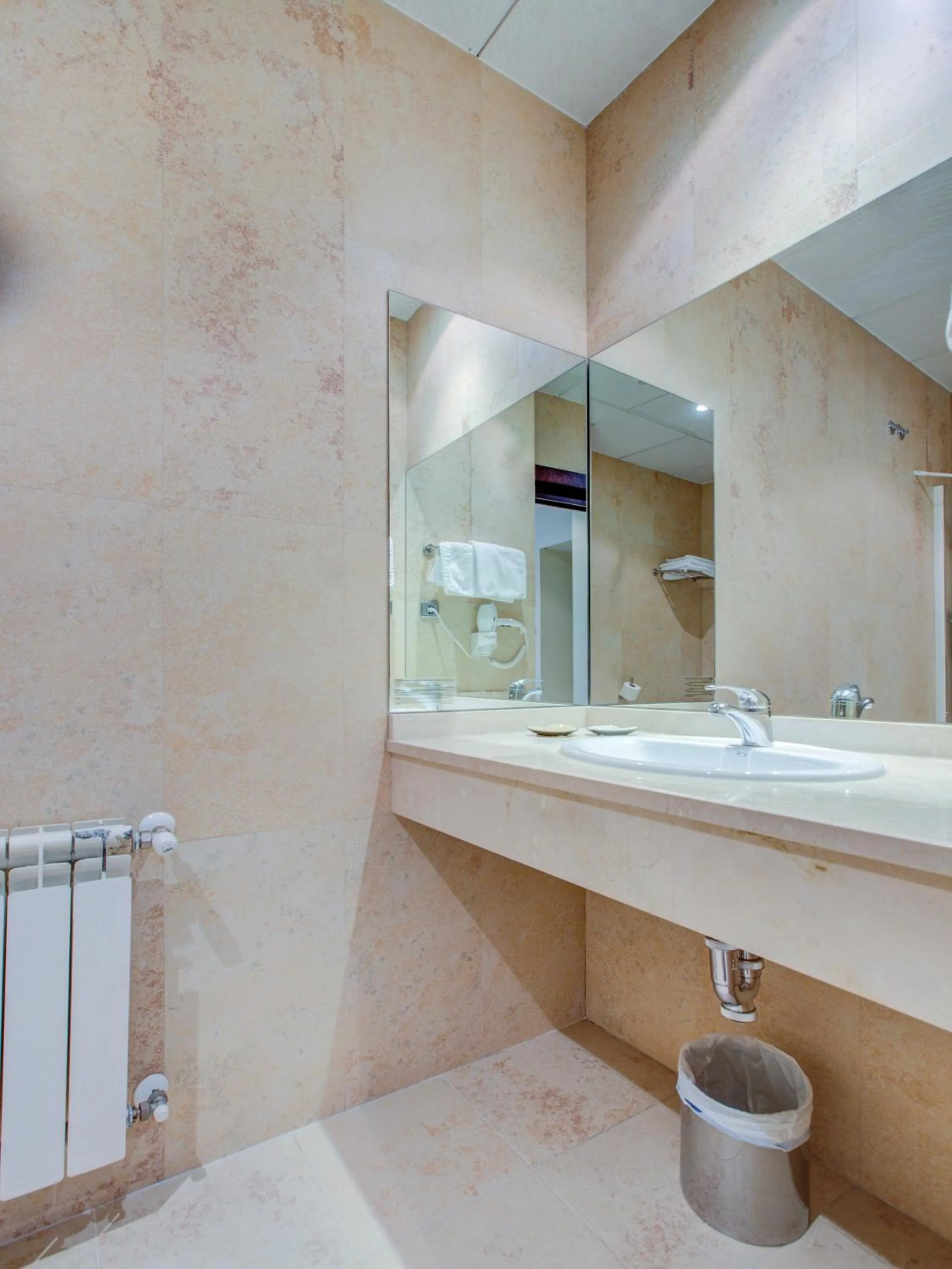 Bathroom in Hotel El Mesón