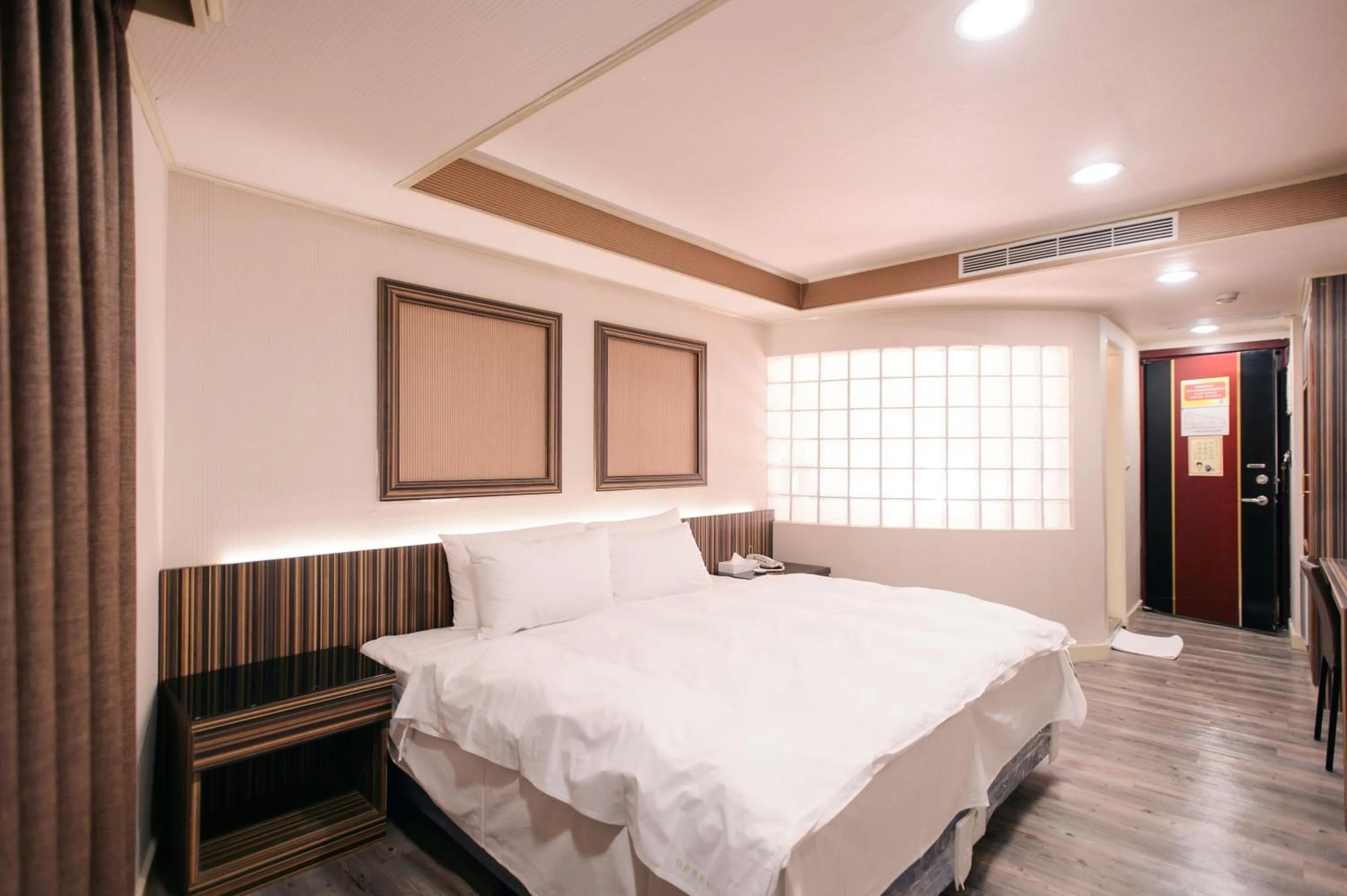 Bedroom, Bed in Duke Business Hotel